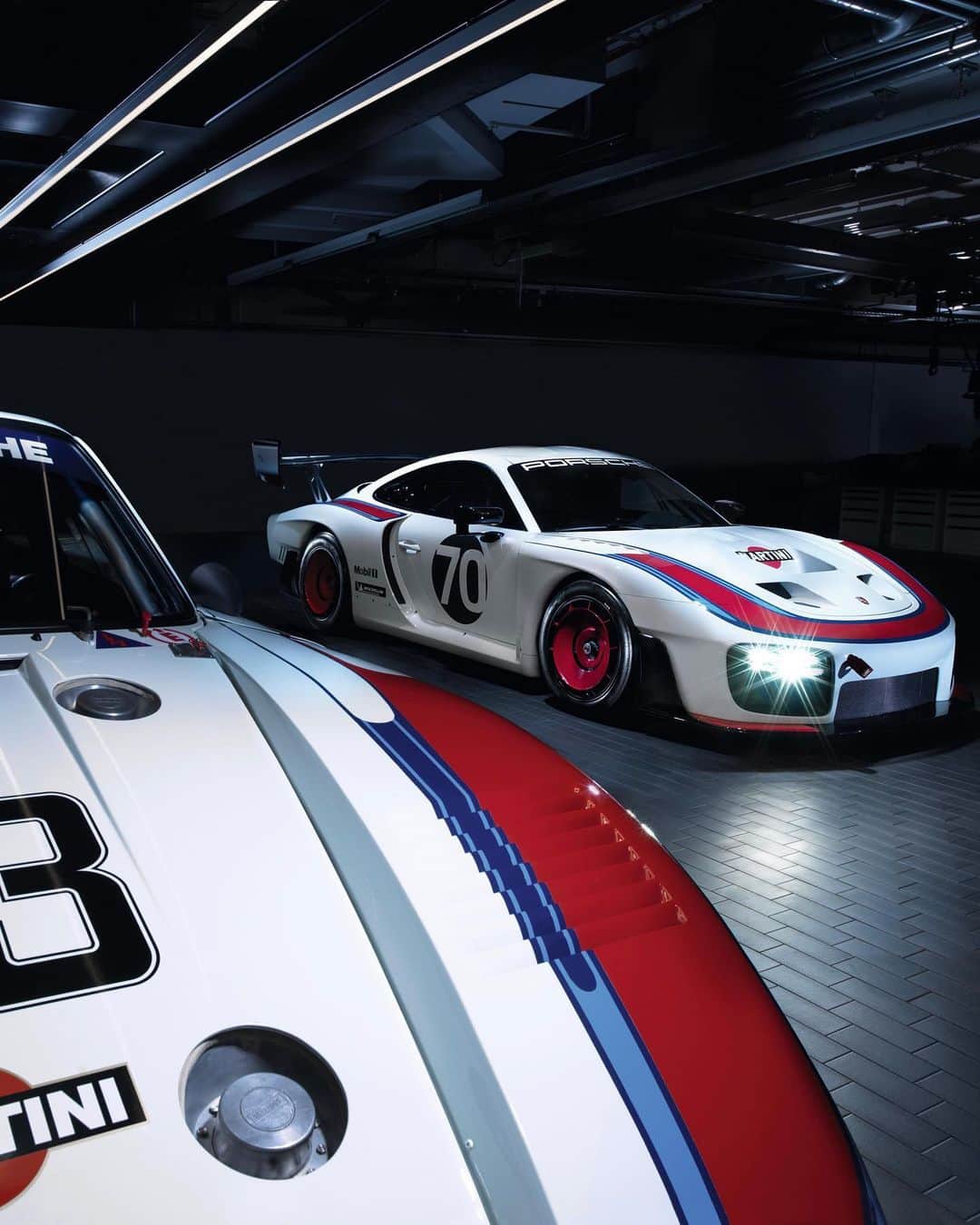 Porscheさんのインスタグラム写真 - (PorscheInstagram)「Race into 2021 at full speed - the new Porsche Calendar heralds a fresh year with true icons. Now in the Porsche Online Shop. #Porsche」10月13日 19時50分 - porsche