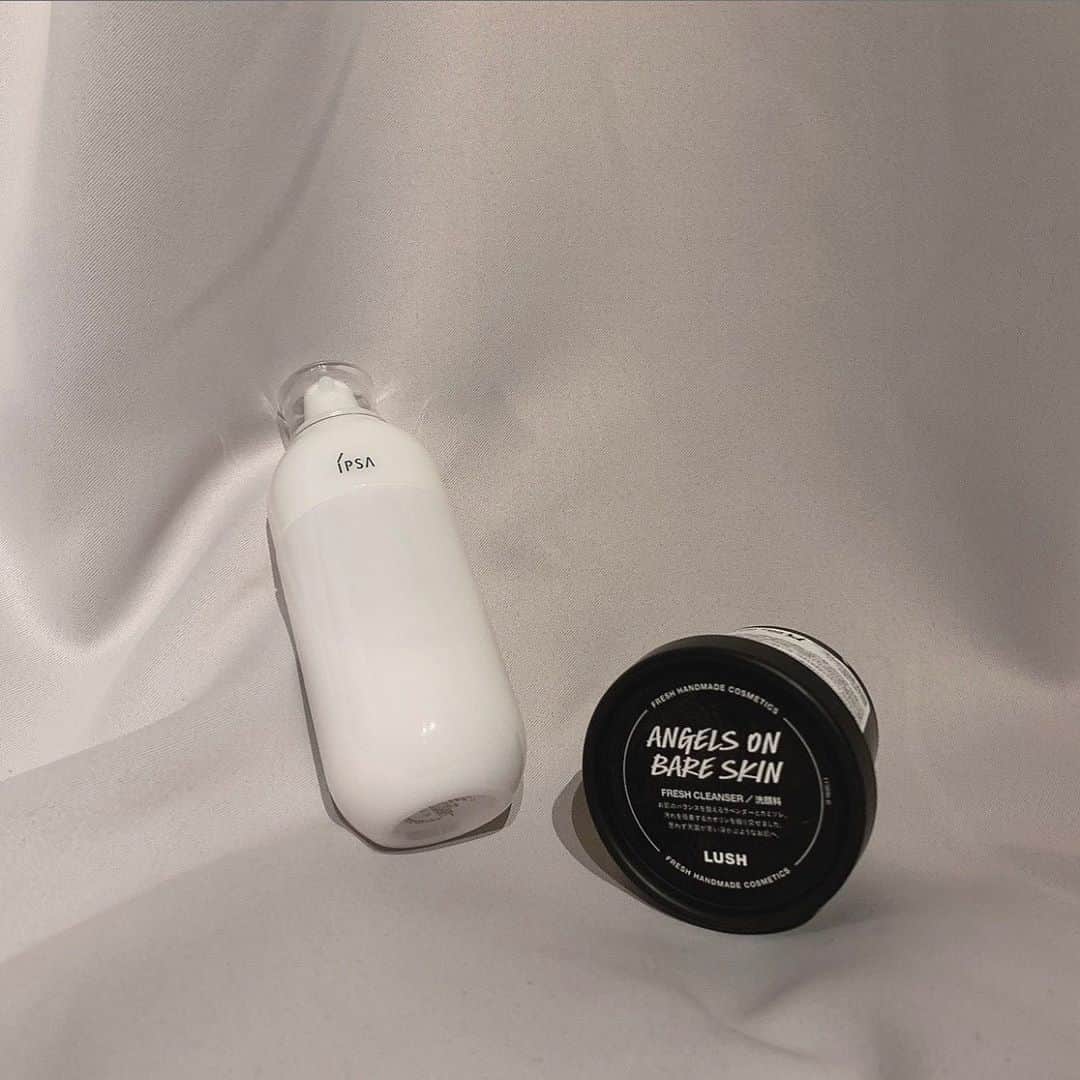 ViVi girlのインスタグラム：「ViVigirlのmariです！ 私が秋イチ買ったものはこの２つ！ IPSAの化粧液と、LUSHの洗顔料（Angels on bare skin）です🧸❤︎ これから乾燥する季節、保湿ケアをしっかりしたくて、以前から気になってたこの２つを購入してみましたー！！ どちらもケアした後は肌がモチモチに潤うので、今後も使っていきたいくらいお気に入りですっ🦦✨ #ViVigirl #ViVigirl_official #ViVigirlspick #ViVigirlspick_秋イチ買ったもの」