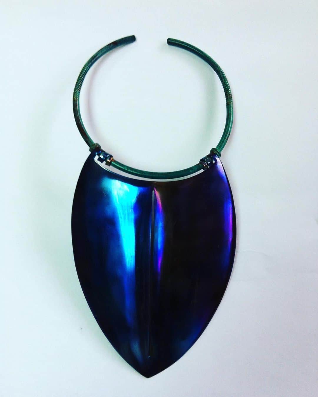 ホアキンベラオのインスタグラム：「Collar de titanio pieza única mi」