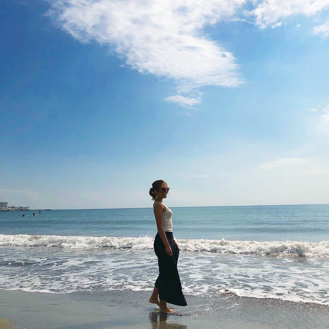 なーみのインスタグラム：「🌊 お久sea〜😙🤙🏽 思い立って行ってよかた♡ 。 秋晴れ🍁summer day🌞 。 。 #海#空#すっきやねん」