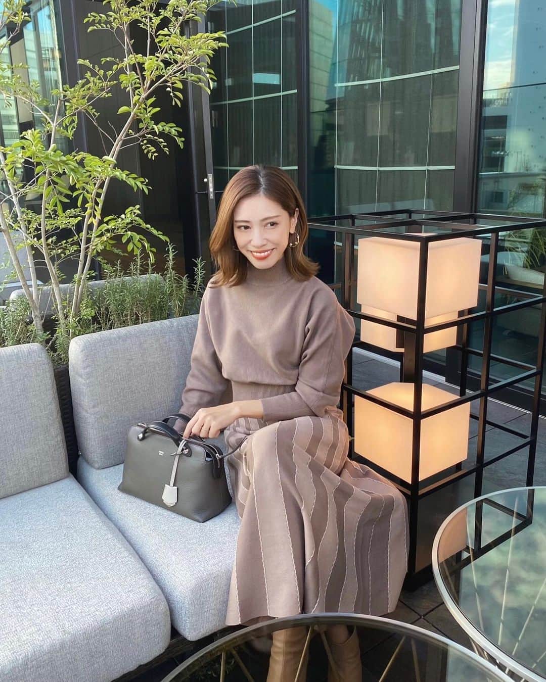 石黒美帆のインスタグラム：「*﻿ ﻿ ﻿ シルエットが綺麗なニットワンピース。﻿ 1枚でコーデ完結するのが嬉しい🐕🤎﻿ @lagunamoon_com  ﻿ ﻿ ﻿ ﻿ ﻿ #fashion#fashionstyle#fashiongram#instafashion#outfit#ootd#dailylook#lagunamoon#fendi#fendibytheway#gatehotel#패션#오오티디#ファッション#コーデ#ラグナムーン#秋服#秋コーデ#ニットワンピース#フェンディ#バイザウェイ#銀座」