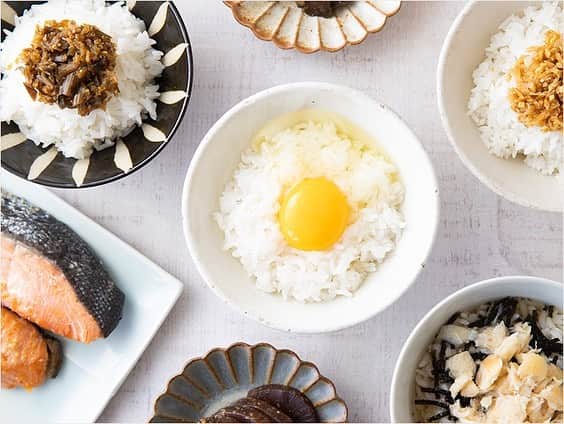 ISETAN PARK netさんのインスタグラム写真 - (ISETAN PARK netInstagram)「新米の季節到来！おかわりが止まらないごはんのお供🍚🥢    ごはんがおいしい新米の季節がやってきました🌾 新米をよりおいしくしてくれる、おすすめのごはんのお供を伊勢丹新宿店のバイヤー3人が厳選！   お漬物から魚のおかず、卵かけごはんにぴったりの卵まで。定番だけど個性が光る、プレミアムな逸品が揃いました。   みなさんがお供にしたいのはどれですか？   詳しくは、@isetan_shinjukuストーリー「おうち時間」、またはこちらから▼  https://www.mistore.jp/shopping/feature/foods_f/r_foodie_64086.html    ※一部商品はオンラインストアからご注文いただけます。    @isetan_gourmet  #新米 #新米の季節 #ごはんのお供 #卵かけごはん #おかわりが止まらない #ごはんのおかず #おうちごはん #おうち時間 #佃煮 #炊き立てごはん #鮭の味噌漬け #お漬物 #食欲の秋 #おいしい秋見つけた #バイヤー厳選 #デパ地下グルメ #伊勢丹グルメ #伊勢丹のデパ地下 #isetan_gourmet #isetan #isetanshinjuku #イセタン #伊勢丹 #伊勢丹新宿 #伊勢丹新宿店 #三越伊勢丹オンラインストア」10月13日 18時30分 - isetan_shinjuku