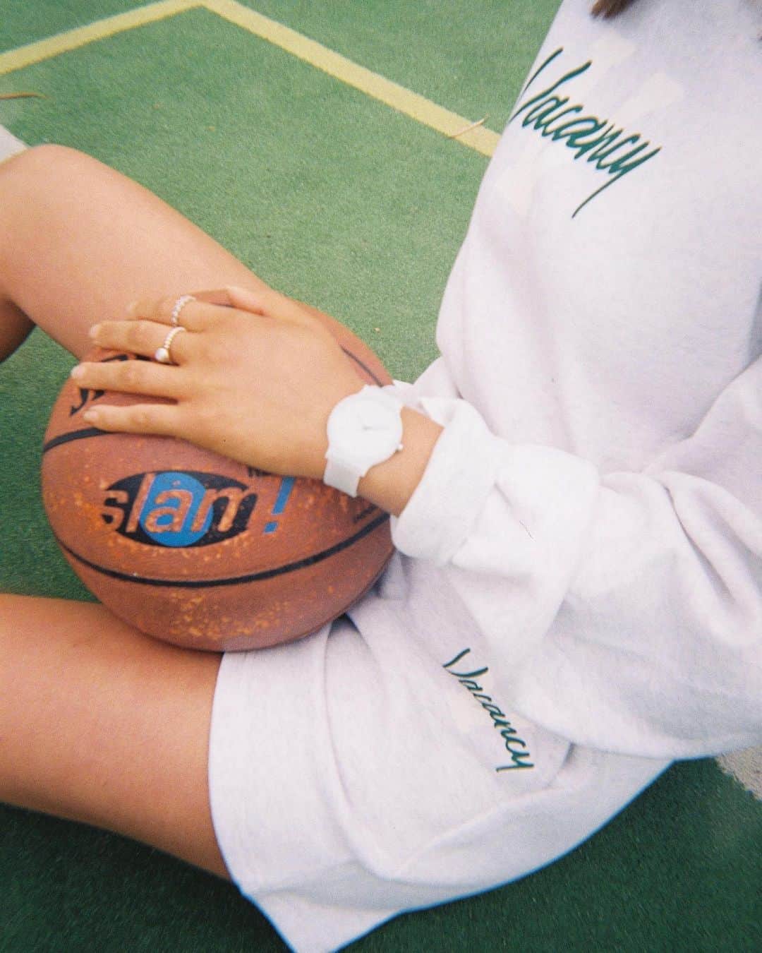 The Horseさんのインスタグラム写真 - (The HorseInstagram)「The Blockout watch through @bellasmilne’s eyes shot on film, swipe to explore her sweet simple scenes! Join us in sharing your blockout watch on your story using the hashtag #throughmyeyes 💛」10月13日 18時43分 - the_horse
