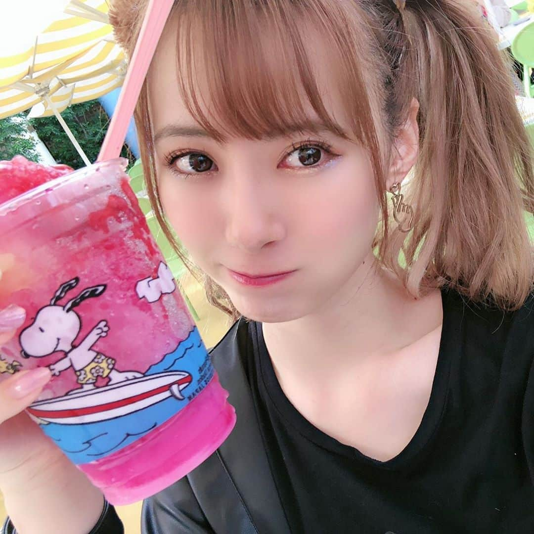 生田衣梨奈さんのインスタグラム写真 - (生田衣梨奈Instagram)「♥ユニバ♥﻿ ﻿ Lovelysのふたりともちなみに行ってました♥﻿ ﻿ いえーい！！！﻿ ﻿ この日は黒コーデでお揃いのティムをつけて﻿ ティムコーデをしました！！！！﻿ ﻿ めっちゃキャストの方に可愛いですね！とか﻿ おそろい最高です！って言ってもらえて本当に嬉しかった！﻿ ﻿ ﻿ わーーーーーーーーい❤﻿ ﻿ ﻿ そして。。。﻿ ユニバで有名な芝生笑笑﻿ ﻿ 3人で試行錯誤して綺麗に撮りました！！！！！﻿ ﻿ ﻿ ﻿ #morningmusume20 #モーニング娘20﻿ #helloproject  #顔面国宝﻿ #えりぽんかわいい #アイドル﻿ 存在が #インスタ映え #かわいい﻿ #Love #beauty﻿ #followme #makeup﻿ #Instagram #生田衣梨奈のVSゴルフ﻿ #메이크업 #얼스타그램﻿ #ig_Japan #팔로미﻿ #フォロー歓迎 #ootd﻿ #ユニバ #USJ﻿ #ELEYVSGOLF  #おすすめ﻿ #いいね #写真﻿ #IDOL #골프﻿ #SELFIE #셀카」10月13日 18時45分 - erina_ikuta.official