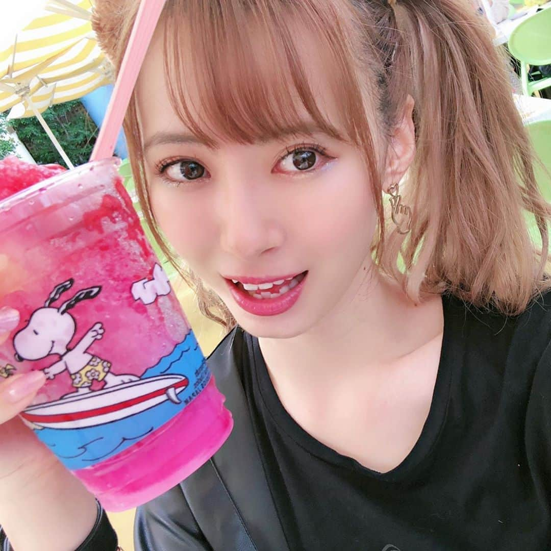 生田衣梨奈さんのインスタグラム写真 - (生田衣梨奈Instagram)「♥ユニバ♥﻿ ﻿ Lovelysのふたりともちなみに行ってました♥﻿ ﻿ いえーい！！！﻿ ﻿ この日は黒コーデでお揃いのティムをつけて﻿ ティムコーデをしました！！！！﻿ ﻿ めっちゃキャストの方に可愛いですね！とか﻿ おそろい最高です！って言ってもらえて本当に嬉しかった！﻿ ﻿ ﻿ わーーーーーーーーい❤﻿ ﻿ ﻿ そして。。。﻿ ユニバで有名な芝生笑笑﻿ ﻿ 3人で試行錯誤して綺麗に撮りました！！！！！﻿ ﻿ ﻿ ﻿ #morningmusume20 #モーニング娘20﻿ #helloproject  #顔面国宝﻿ #えりぽんかわいい #アイドル﻿ 存在が #インスタ映え #かわいい﻿ #Love #beauty﻿ #followme #makeup﻿ #Instagram #生田衣梨奈のVSゴルフ﻿ #메이크업 #얼스타그램﻿ #ig_Japan #팔로미﻿ #フォロー歓迎 #ootd﻿ #ユニバ #USJ﻿ #ELEYVSGOLF  #おすすめ﻿ #いいね #写真﻿ #IDOL #골프﻿ #SELFIE #셀카」10月13日 18時45分 - erina_ikuta.official