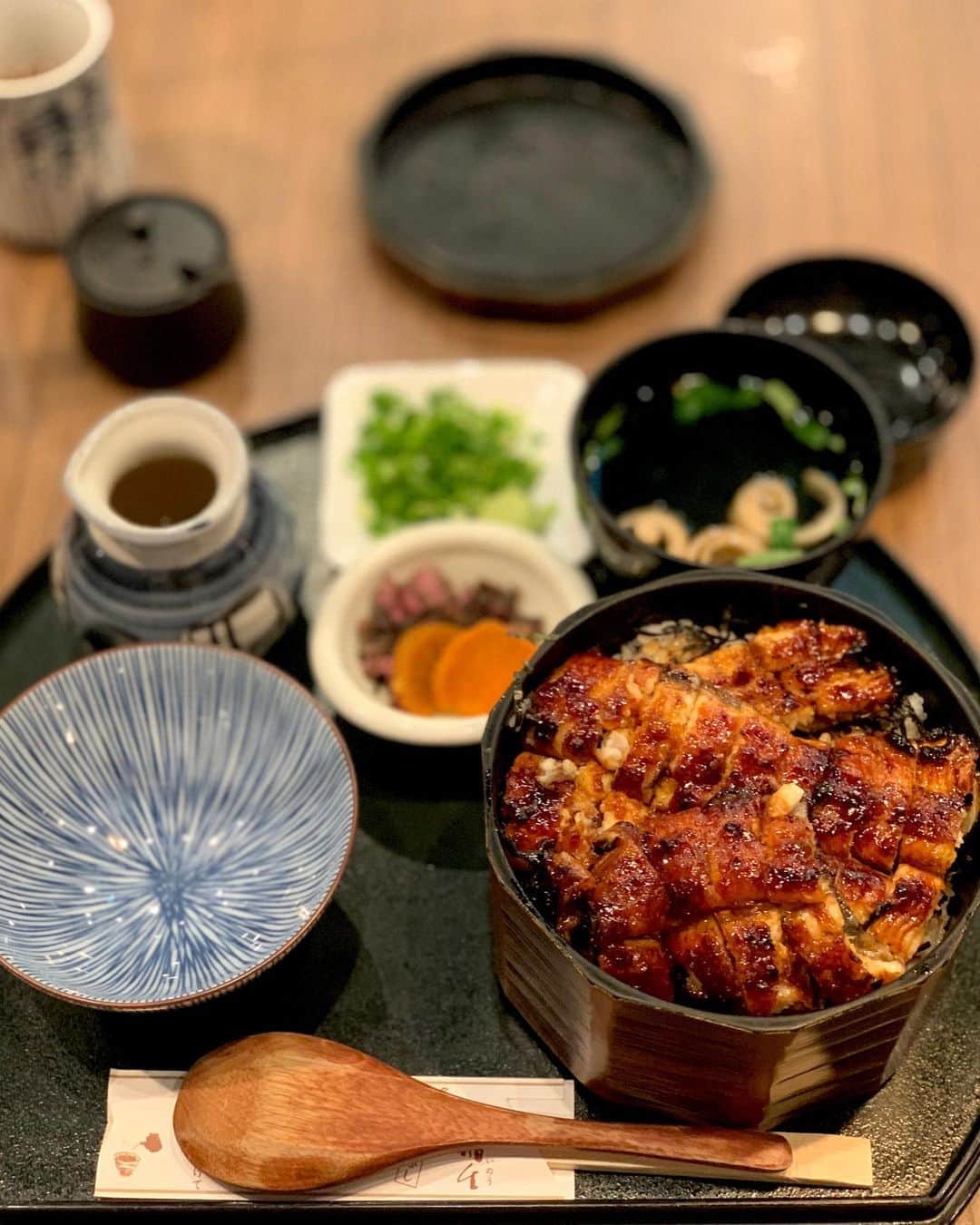 のインスタグラム：「* 日が落ちるのが 早くなりましたね〜🌙 * 写真は岐阜講演会前の 名古屋でひつまぶし😘 * 今日も講演会🙋🏼‍♀️ 行ってきまーす♡ *」