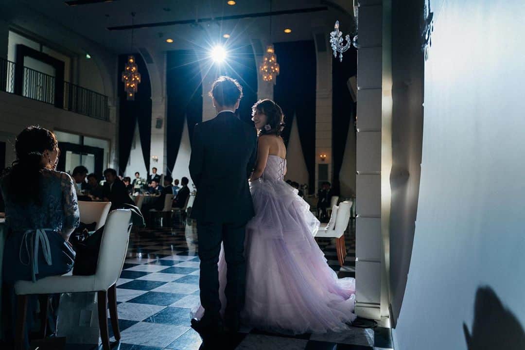 金沢結婚式 ヴィラグランディス金沢のインスタグラム：「@villagrandis_kanazawa   ドラマティックなクライマックスを  #おすすめショット　#📷 ②  【#ヴィラ嫁　#ヴィラファミリー】  ●プレ花さん　 ●卒花さん　 ●ヴィラグランディスと出逢って下さった皆様  #ヴィラ嫁 #ヴィラファミリー @villagrandis_kanazawa   で最幸の想い出を共有しましょう🌿  ヴィラグランディスを応援し想って下さる皆様のファミリーとして当日だけではなくこれからも人生を一緒にお祝いしていけますように🥂」