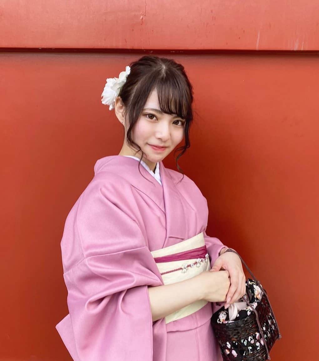 林桃絢美のインスタグラム：「・ こんばんは🌼  先日浅草に行ってきました✨ 久々に着物をきてウキウキしました🌷 袖が上がっているのは見逃してください😣  コンテスト期間残り短いですが最後まで応援していただけたら嬉しいです🌟 みなさんと出会えて幸せです！  #日本女子大学コンテスト #日本女子大学 #ミスコンテスト #ミスキャンパス #ミスキャン #ヘアアレンジ #着物 #浅草 #ピンク #kimono #asakusa #浅草寺 #いいね返し #フォロバ100」