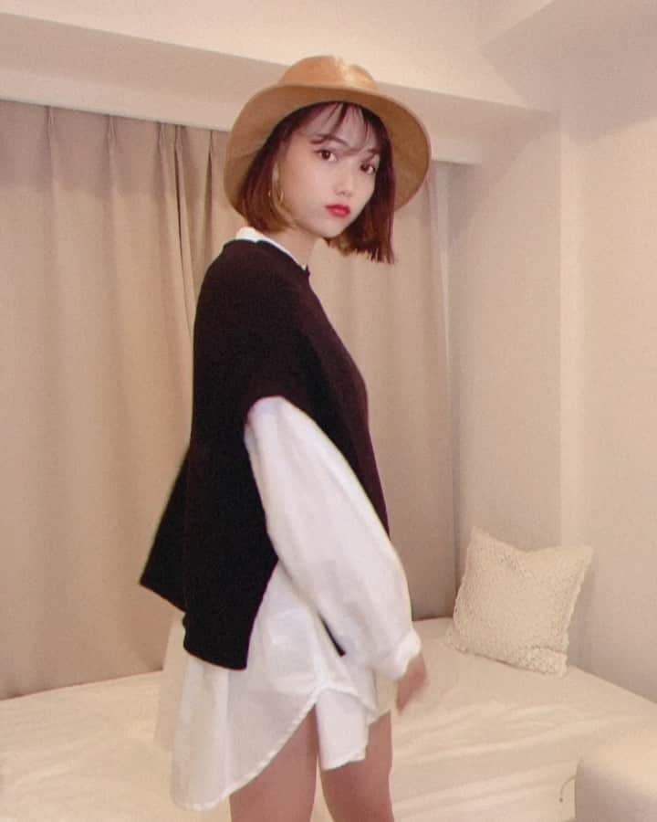 のインスタグラム：「アマゾンプライム会員だったので無料でプライム・ワードローブを初めて使ってみました👚 選んだお洋服試着できて、違うと思ったら返送できるの✨  私は試着をしてsnidelのシャツニットとLilly brownのレザーハットを購入しちゃいました❤️ このコーデ可愛くない？😘スカーフをつけてみたりしてもいいね🤭これにブーツ履いてお出かけしたいなぁ〜  10月14日までプライムデーでセールしてるからお得に買い物できるので是非皆さんも試してみてください😘  #プライムデー#PrimeDay#amazonで発見#amazonfashionjp #Amazonプライム#PR#洋服#コーデ#コーディネート#秋服コーディネート#ニット#knit#シャツ#shirt#ハット#ハットコーデ#snidel#Lillybrown」