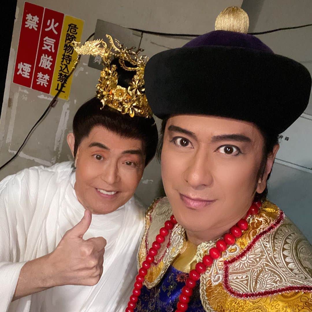 のインスタグラム：「大好きな加藤茶さんと。 実は俺達、3/1同じ誕生日なんだ🎂 小さい頃から同じ誕生日の芸能人は加トちゃんって言ってた💦 芥川龍之介やジャスティンビーバーも同じだよ🤣  #加藤茶さん #加トちゃん #同じ誕生日 #ちょっとだけよー #川﨑麻世 #川崎麻世 #西遊記」