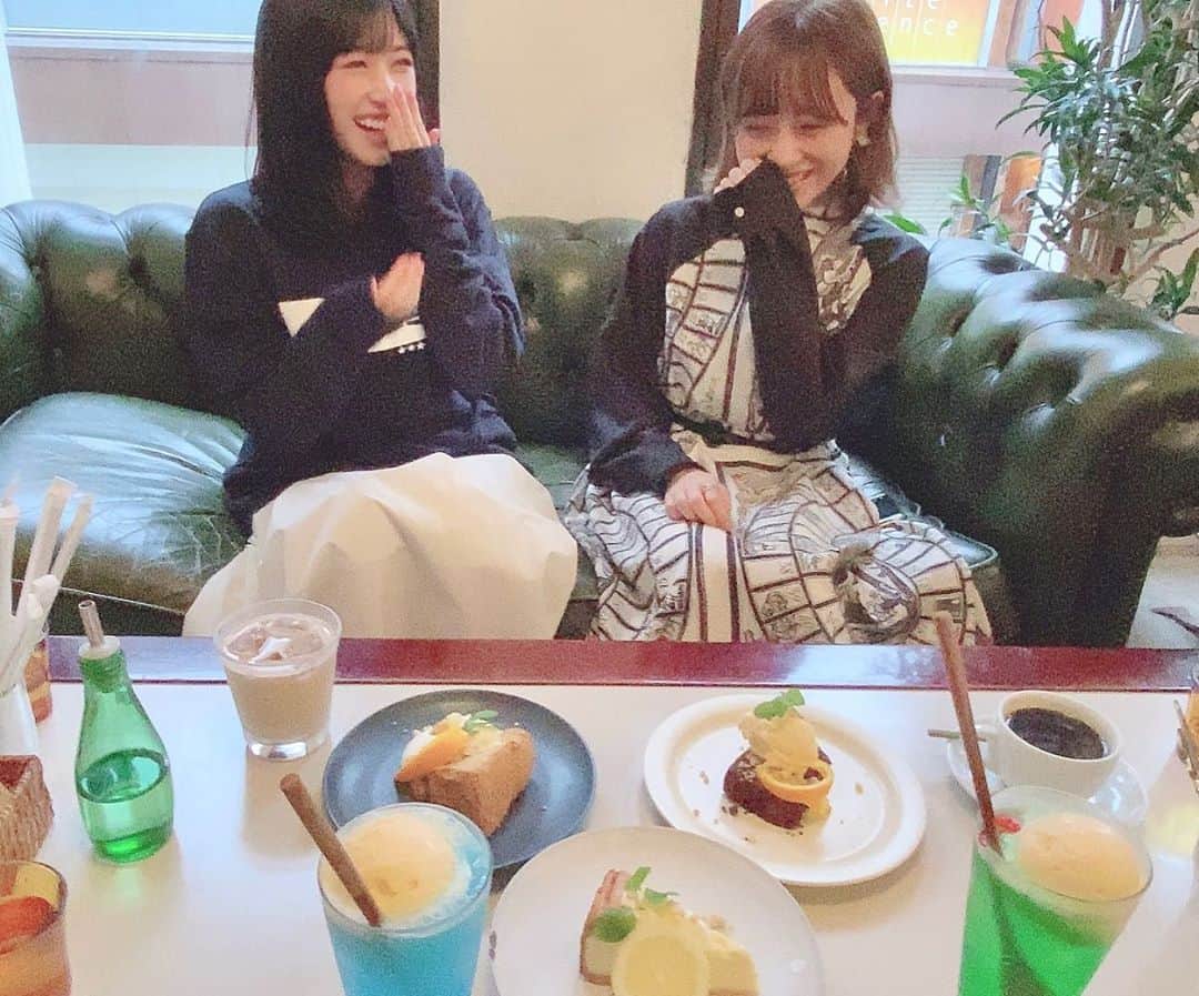 仙石みなみさんのインスタグラム写真 - (仙石みなみInstagram)「. 公演合間にみんなでカフェ♡ 笑ってなかなか見つめ合えなかった小っちゃいもの達。笑 . #下北沢 #cafe #lunch #cake #love #mini」10月13日 19時11分 - sengoku_minami