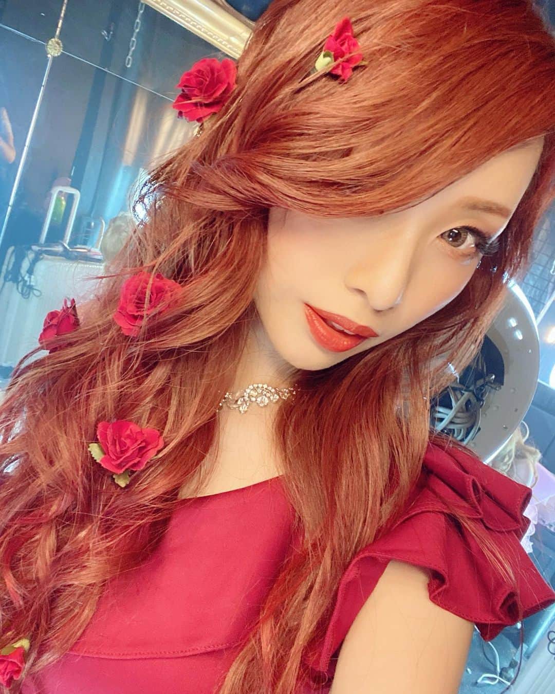 のインスタグラム：「🥀🥀 . #Aldious #AldiousMarina #アルディアス #femalemusician #femaledrummer #drummer #drums #dwdrums #drumslife #drumset #drumkit #drummergirl #girlband #music #metal #rock #jrock #drumstagram #evans #instagood #vicfirth #myperfectpair #sabian #girl #red #rose #ドラム #ドラマー」