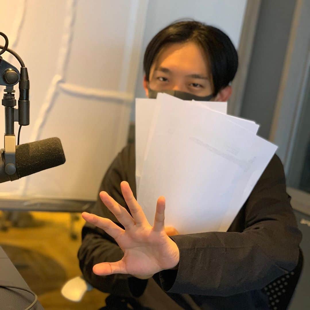 KEN THE 390のインスタグラム：「今夜も22時から🙌 #wrep にて　#ロックザハウス　です！ リクエスト送ってくれた皆さんありがとう！  #kenthe390」