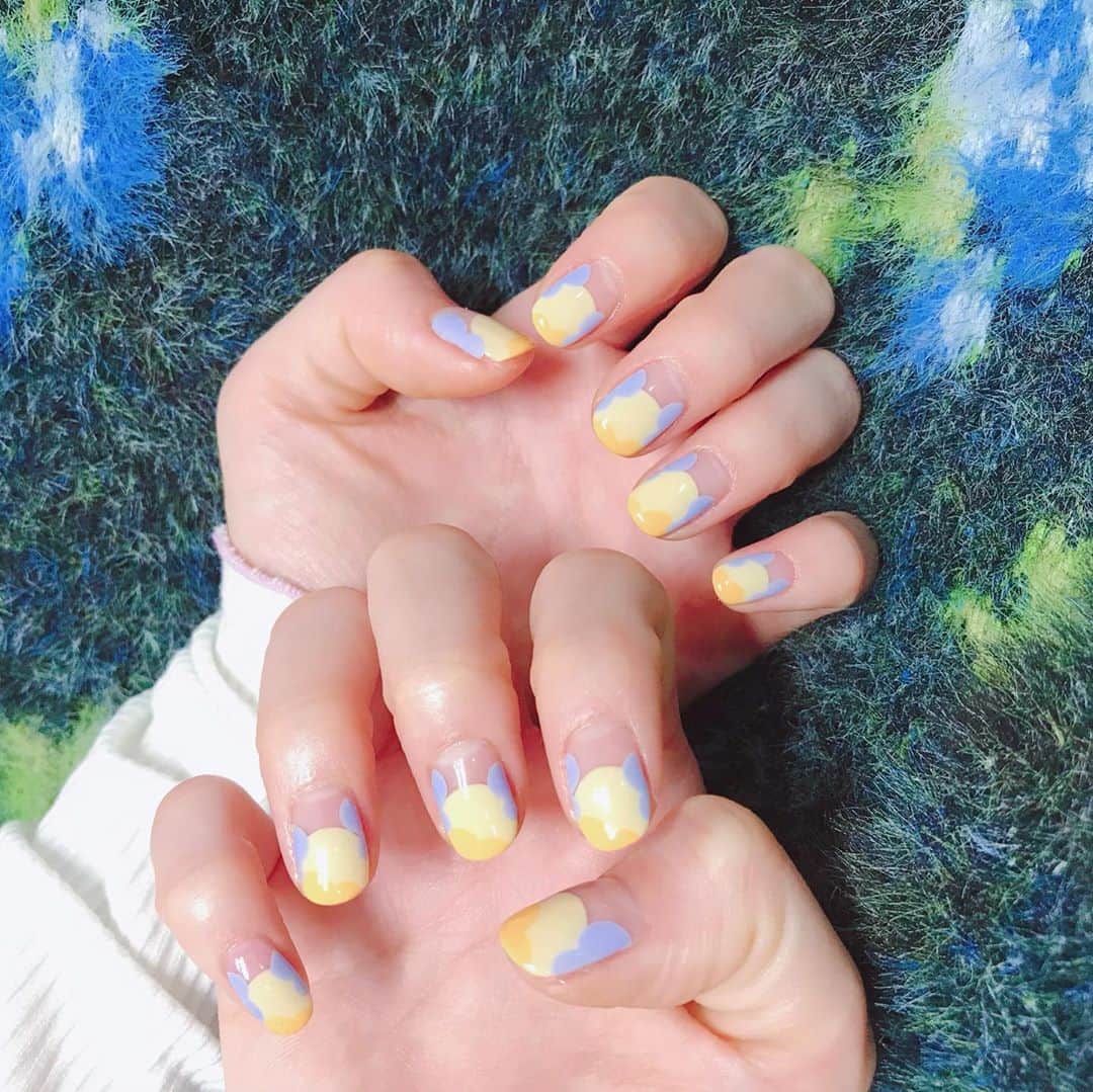 なかやまちえこのインスタグラム：「不思議なもくもく模様☁️☁️☁️⠀ ⠀ #nail #nails #nailart #ネイル #美甲 #ネイルアート  #japanesenailart #manucure #japanesenails #manicurist #gelnails #أظافر #네일아트 #미용 #vẽmóng #ngườiđẹp  #เพ้นท์เล็บ #искусствоногтя #artedeuñas #เพ้นท์เล็บเจล #ジェルネイルデザイン #ネイルデザイン #senikuku #nagelkunst #不思議柄ネイル #瀬戸あゆみ ちゃん @setoayumi ⠀ 施術は @at_charme にて。」