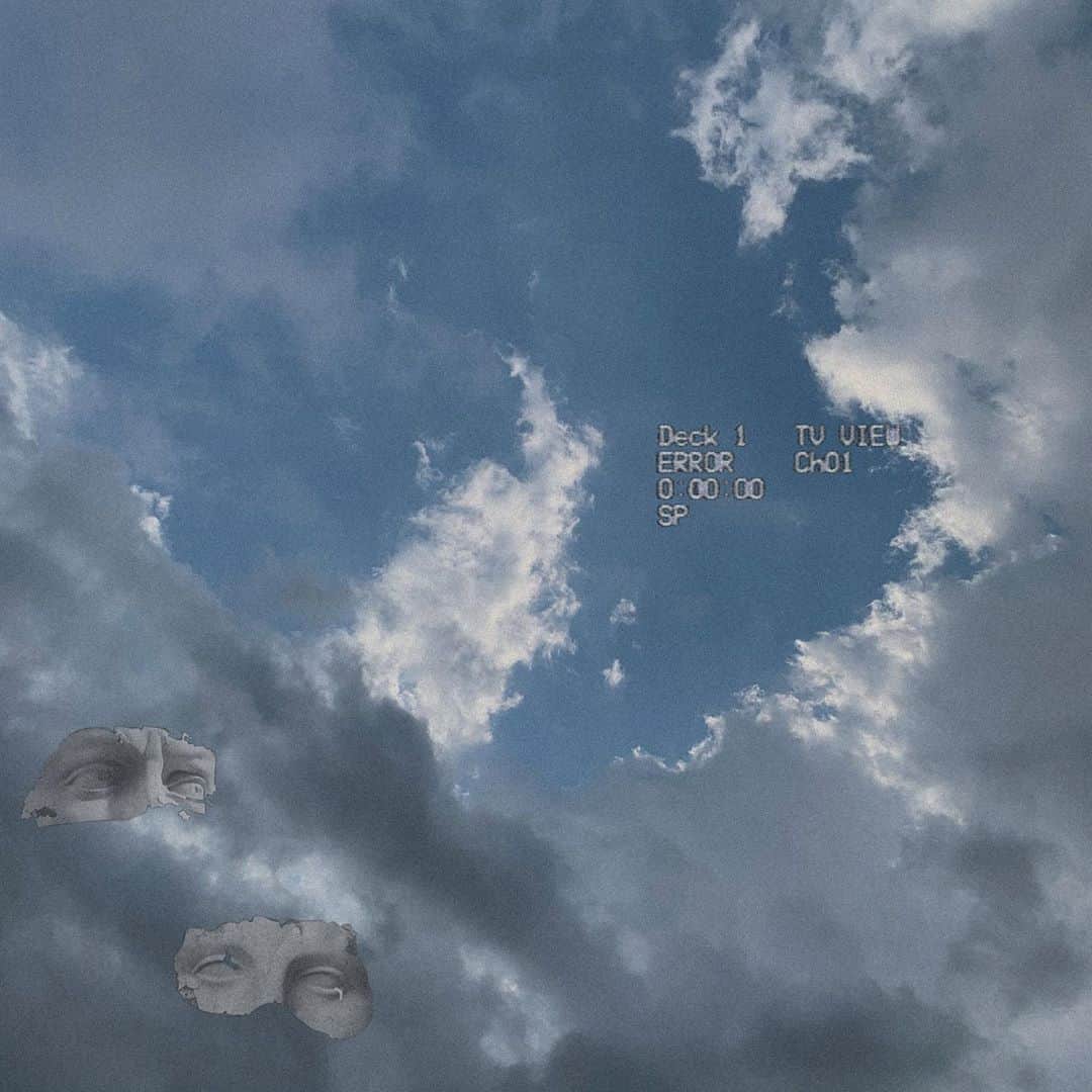 chiiiiiのインスタグラム：「雲と光の入り方が好きだったので撮った☁️🤍」