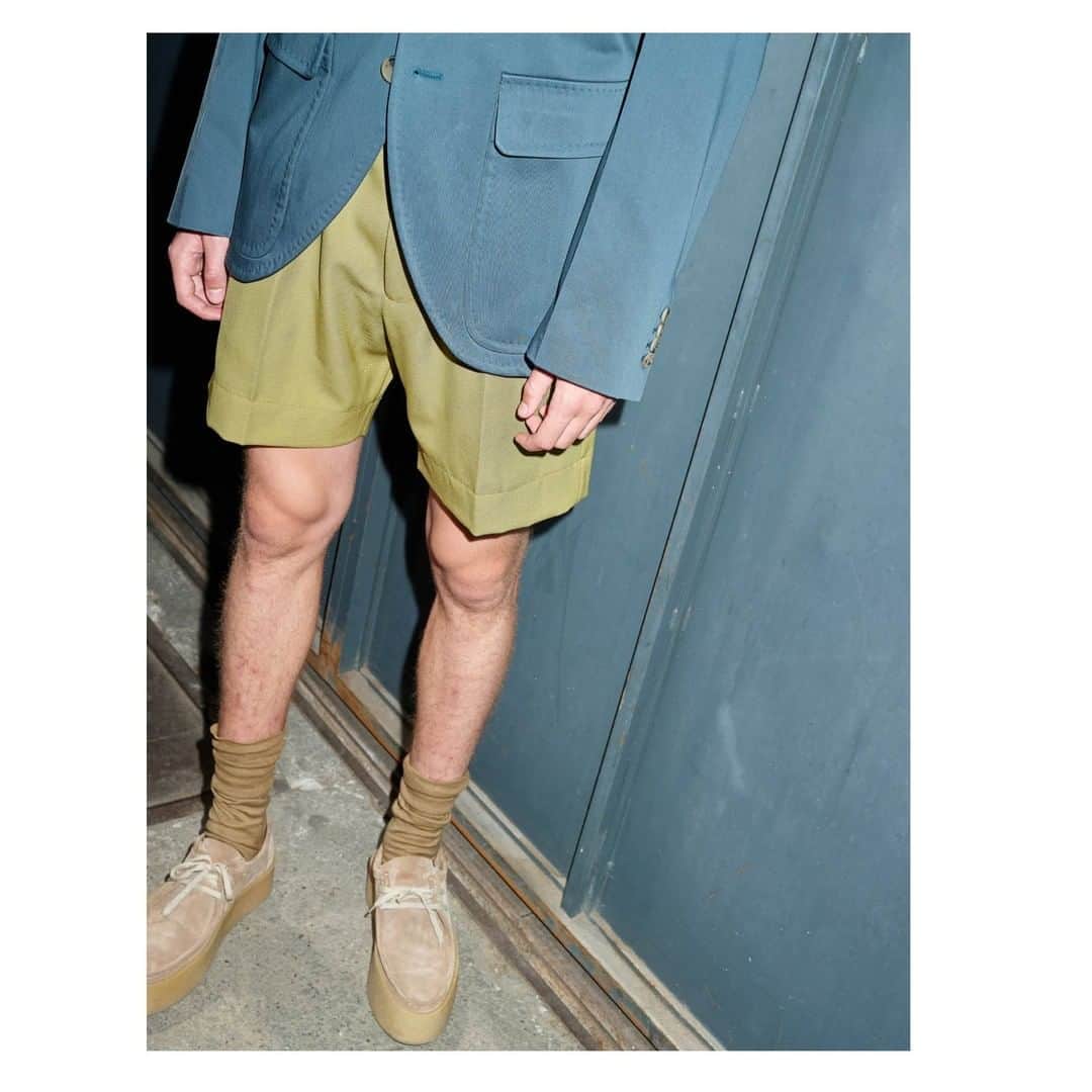 アンドレアポンピリオのインスタグラム：「SS21: LOOK6  WATCH THE NEW COLLECTION  WWW.ANDREAPOMPILIO.IT (LINK IN BIO)  #LoveMeForeverOrNever #ANDREAPOMPILIO #SS21 #Womenswear #Menswear #Madeinitaly #Milano」