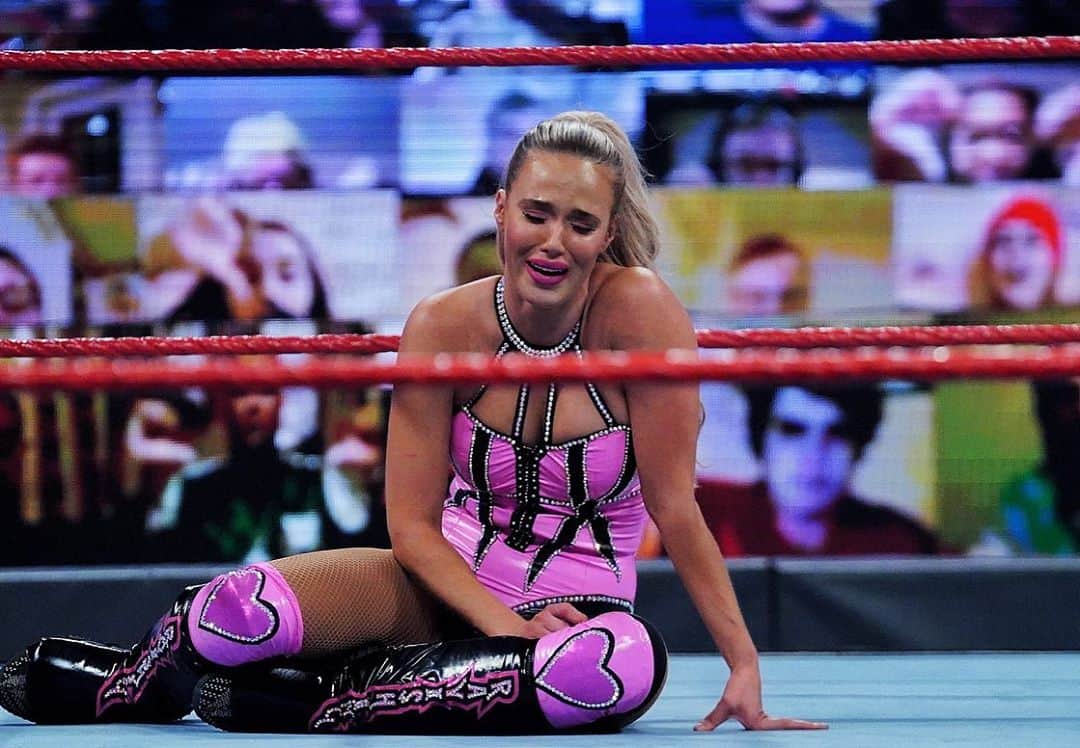 WWEさんのインスタグラム写真 - (WWEInstagram)「What does @thelanawwe have left to lose after the loss of her match and “BFF” @natbynature?!?!」10月13日 10時48分 - wwe