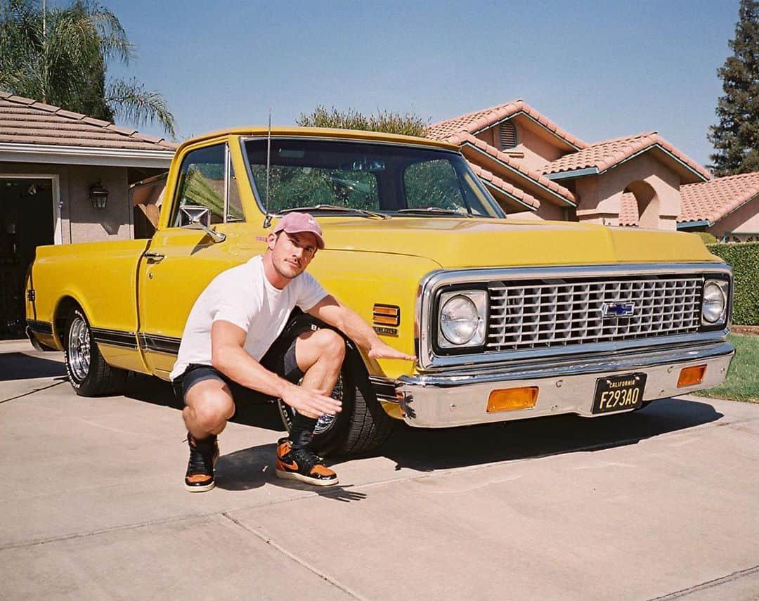 マイケル・トレヴィーノさんのインスタグラム写真 - (マイケル・トレヴィーノInstagram)「this 71 Chevy Cheyenne C10 rides low」10月13日 10時42分 - michaeltrevino