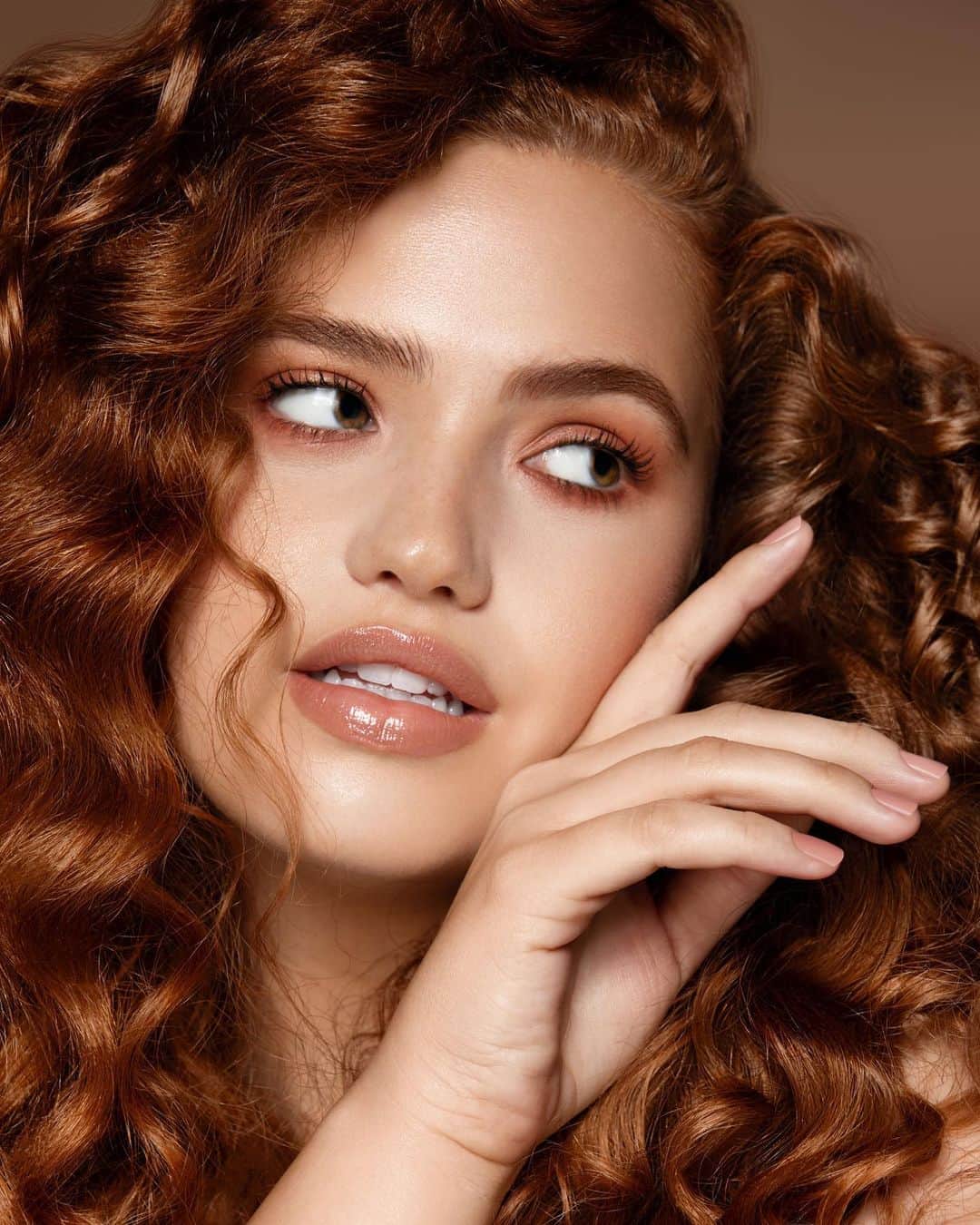 ブリー・キッシュのインスタグラム：「💸 @ny.works @makeupbydion @leovalentinohair」
