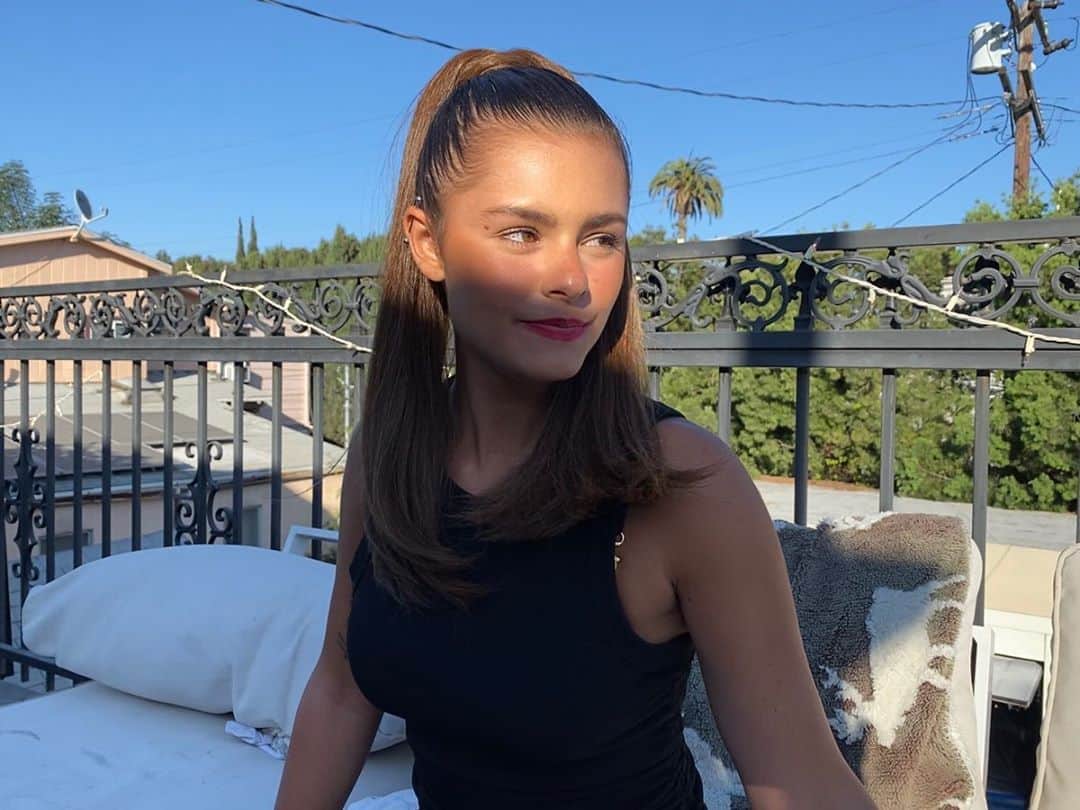 ジャッキー・リーのインスタグラム：「can’t be a singular expression of myself 🚫📦」