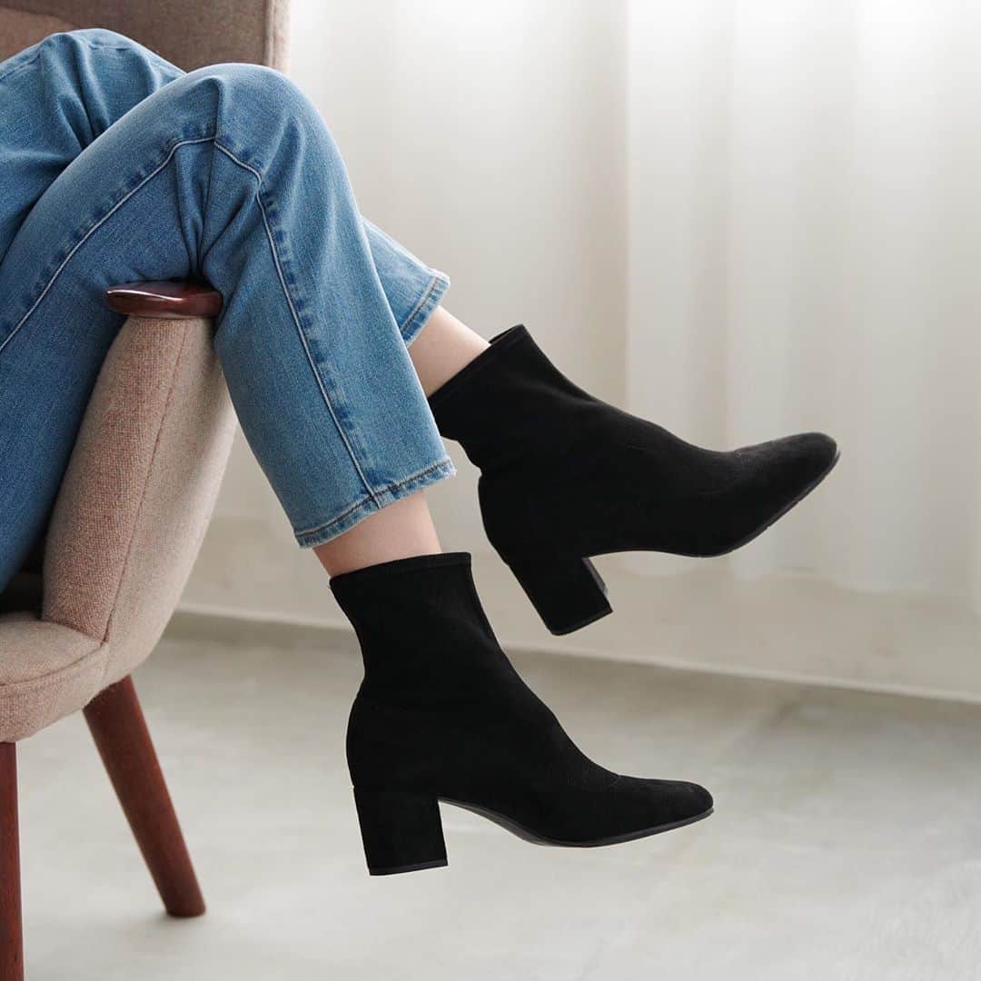 ユニクロさんのインスタグラム写真 - (ユニクロInstagram)「Cheat on your sneakers with these stretch short boots that provide a super comfortable fit and a touch of class. #UNIQLO #LifeWear #boots」10月13日 10時53分 - uniqlo
