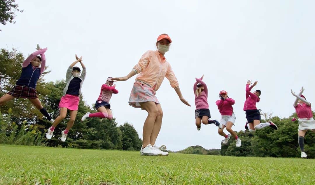 安藤あいかのインスタグラム：「#ドレスコードピンク #それはピンクじゃない #組長杯 #golf」