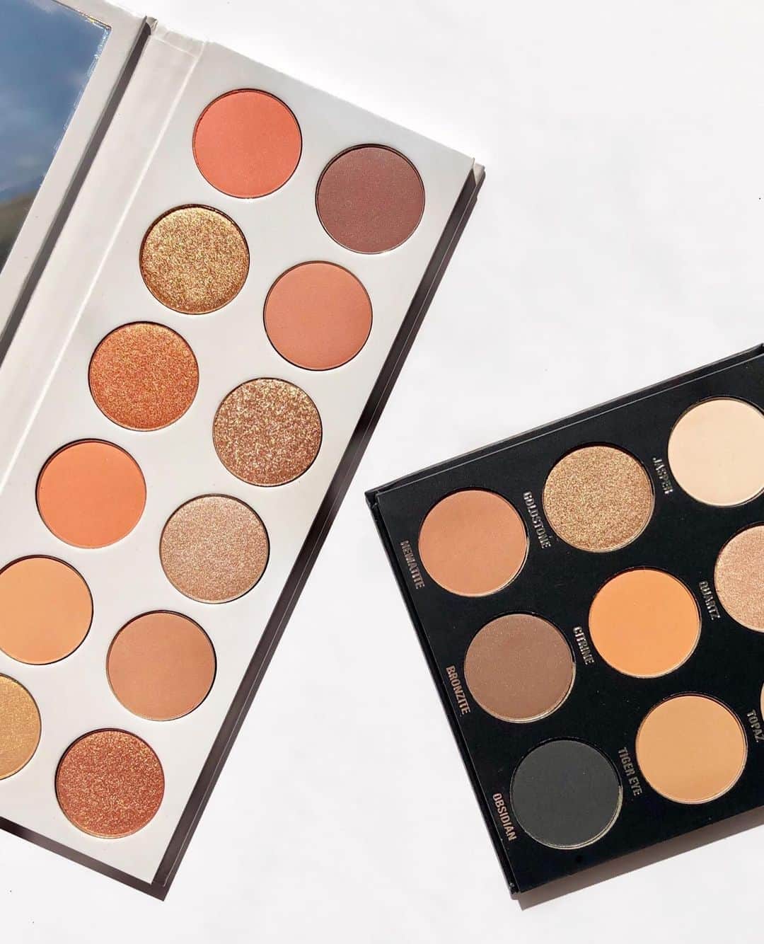 Kylie Cosmeticsさんのインスタグラム写真 - (Kylie CosmeticsInstagram)「fall vibes 🧡✨ are you team peach extended palette or bronze palette? 😍」10月13日 11時19分 - kyliecosmetics
