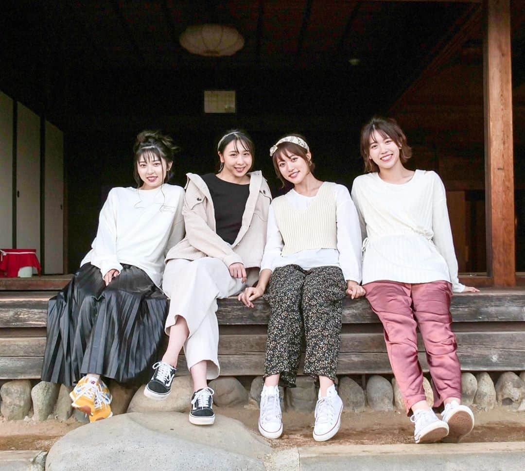 のインスタグラム：「Right-on time配信中だよー！  https://youtu.be/DFlni2YxhuI  みんな見てね(^^)  #ファッション #ライトオン #秋コーデ #autumnfashion  #fashion #りんご公園 #旧小山内家住宅 #レトロな遊び #遊び #弘前市 #青森県 #りんご娘 #ringomusume」