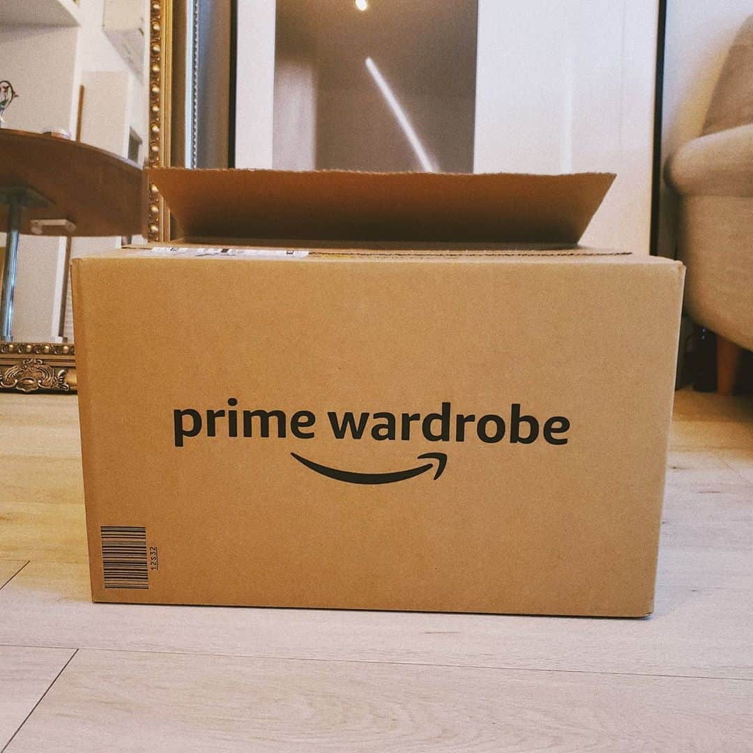 保坂玲奈さんのインスタグラム写真 - (保坂玲奈Instagram)「#amazonで発見 🛍 . 秋冬アイテムをお買い物〜♪  半身浴中にAmazon Fashionの プライム・ワードローブで 気になっていたsnidelのスカート､ FURFURのワンピをポチって後日おうちで試着😘  気になる商品を家に送ってもらって 試着して気に入ったものだけ買えるの💞  しかもプライム会員なら追加料金無しで 使えて送料､返送料も無料なの🥺有り難や...  返送も送られてきた箱に入れるだけだから簡単だった✨  時間を有効活用した新しいお買い物の スタイルで画期的🥺  しかも10月14日までプライムデーで セールを開催してるからお得に お買物出来るチャンスだよ！急げ〜︎︎💨 . . . #Amazon #Amazonプライム#amazonfashionjp#プライムデー#PrimeDay#Fashion #セール#sale #ファッション#アマゾンファッション #PR#156cm#156cmコーデ#低身長コーデ」10月13日 11時26分 - __renao_0707