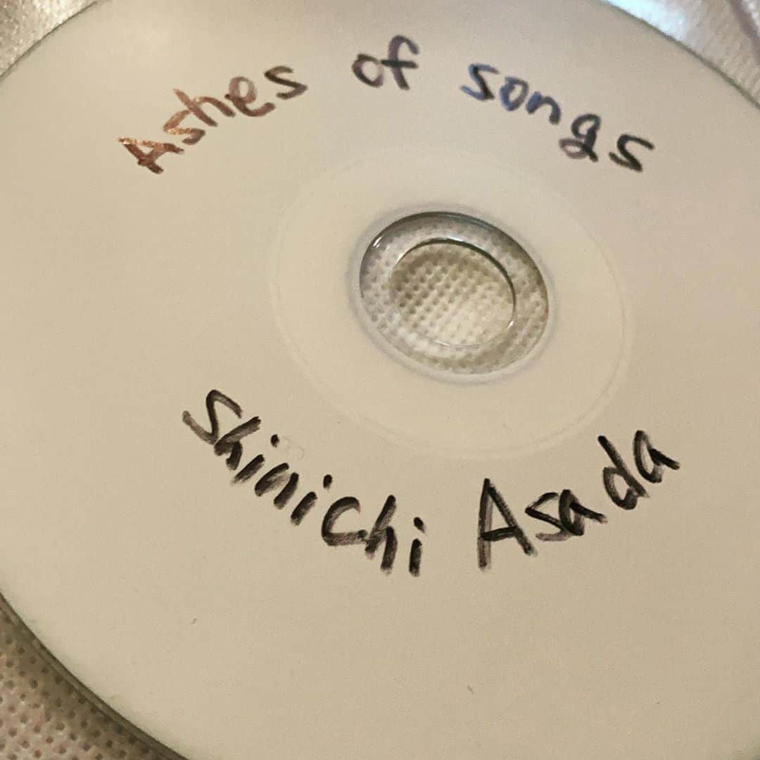 浅田信一のインスタグラム：「「Ashes of Songs」  DDPからCDへのテストプレス。 これで音の方は完成。  今回MIX & Masteringをセルフでやってる。  あとはジャケットまわりやあれやこれや。これもセルフでやるつもり。  アルバムタイトルは「Ashes of Songs」。全て既発曲のセルフカバーアルバムなので、「曲の残灰」的なイメージ。  そろそろ予約受付開始するので続報チェックしてね！」