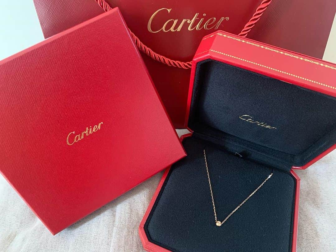 fuukaのインスタグラム：「. Cartierのネックレス❤ . . #カルティエ #ネックレス #ダイヤモンド #アクセサリー #ジュエリー #誕生日 #バースデー」