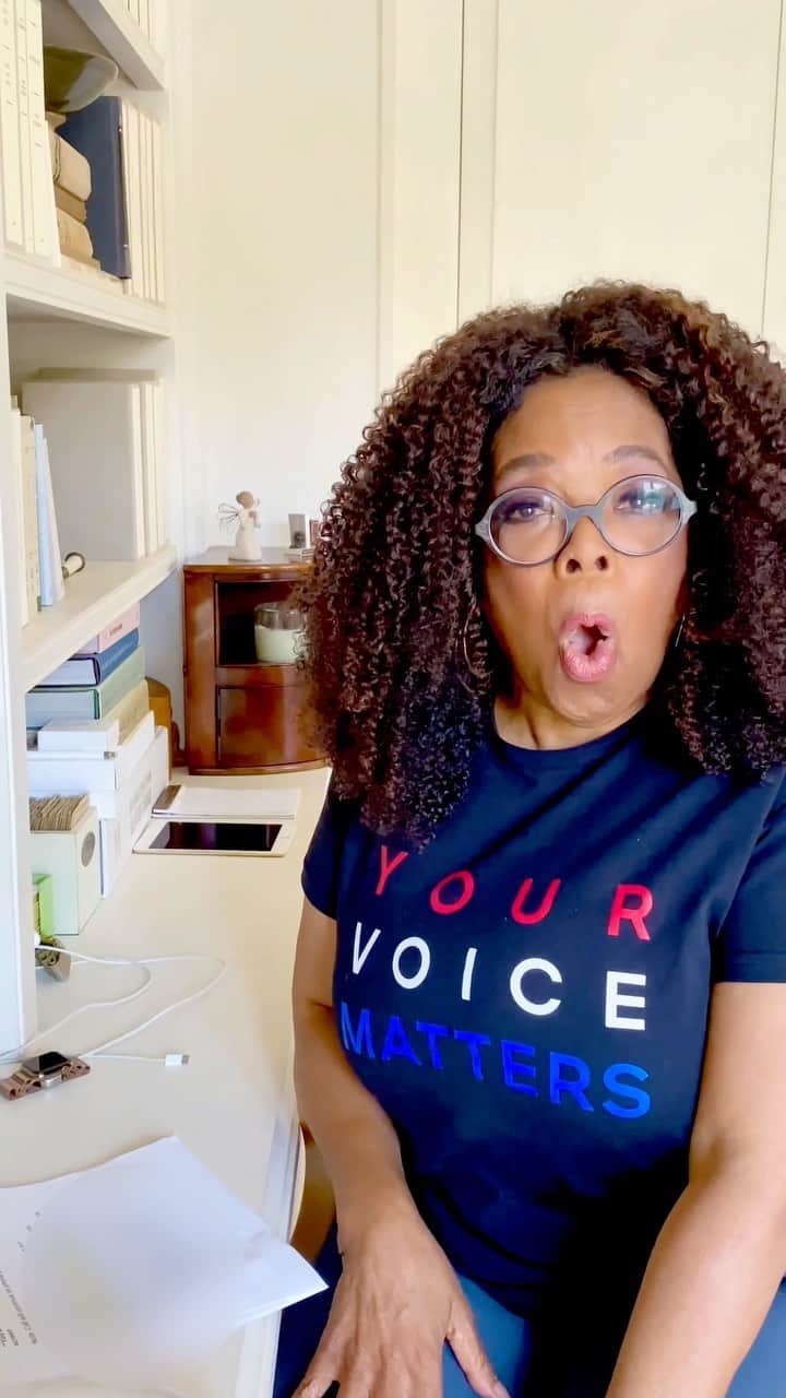 オプラ・ウィンフリーのインスタグラム：「Since I can’t go knocking on people’s doors this election, I spent today talking with @betoorourke and calling Texas voters to make sure they have a voting plan. So get ready like Christian because early voting starts TOMORROW 10/13 for the Lone Star State! Visit poweredxpeople.org to find your nearest polling place 🤠🇺🇸🗳」