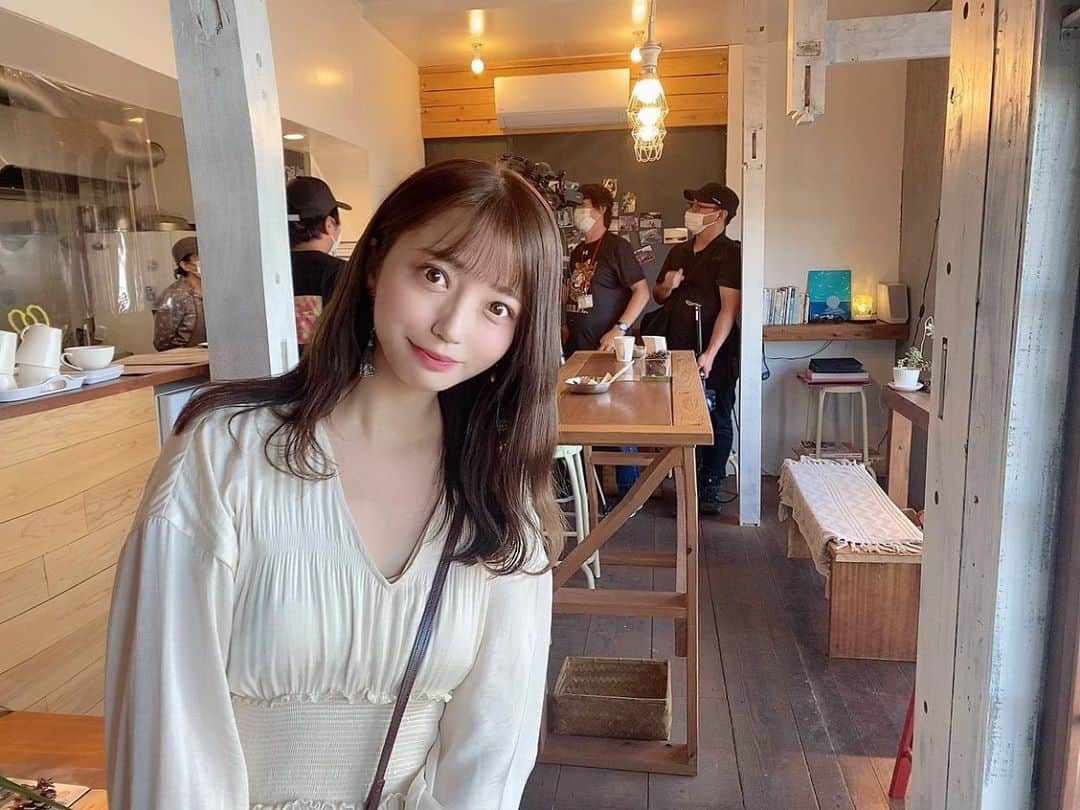 のインスタグラム：「. KBC番組 「私をデートに連れてって。」 10月26日21時48分〜  撮影で素敵なデートを体験してきたよ〜👫  福岡のデートスポット、 意外と困るっちゃんね🤔  次どこ行く〜？って悩んでる みなさん！！！是非見て下さい💕  彼氏役のモデルさんとは ゲームの話で盛り上がりました🎮笑  デート服には大好きな #amerivintage のワンピースを選んだよ🥰  デートの様子が放送されるの すごくドキドキする！🤣  #kbc#私をデートに連れてって  #福岡#福岡グルメ#福岡デート」