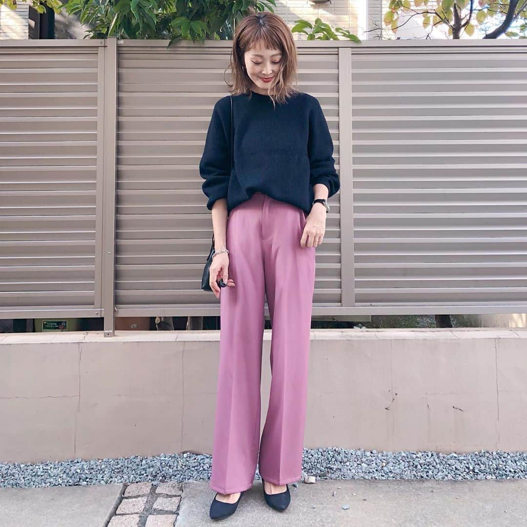 Kikuno Sayumiさんのインスタグラム写真 - (Kikuno SayumiInstagram)「〻UNIQLO〻 ・ ・ ・ 最近ゲットした @uniqlo_ginza の#3dラムブレンドクルーネックセーター ♡ 3Dシリーズはシルエットも着心地も良いからお気に入り😍これはネイビーのM。 ・ 好きなネイビー×ピンクの組み合わせにしてみたよ◎ ・ 袖口まくってもまくらなくても可愛い👌 1番最後➡写真撮ってたらニコニコの妖精さんがィェーィって入ってきた🧚‍♂️ ・ @uniqlo_with @uniqlo ・ ・ ・ #ファッション#fashion#ママ#ママコーデ#プチプラコーデ#大人カジュアル#ヘアアレンジ#大人可愛い#UNIQLO2020fw#UNIQLO新作#広がれユニクロの輪#ユニクロ#ユニクロきれいめ部 #ユニクロコーデ#UNIQLOレポ#ユニジョ#ユニクロニット族 #ユニクロニット部 #ハーフアップだんご#ユニクロニット部#locari#uniqlo #uniqloginza2020FW#ニットコーデ#PR」10月13日 12時01分 - sayumikikuno