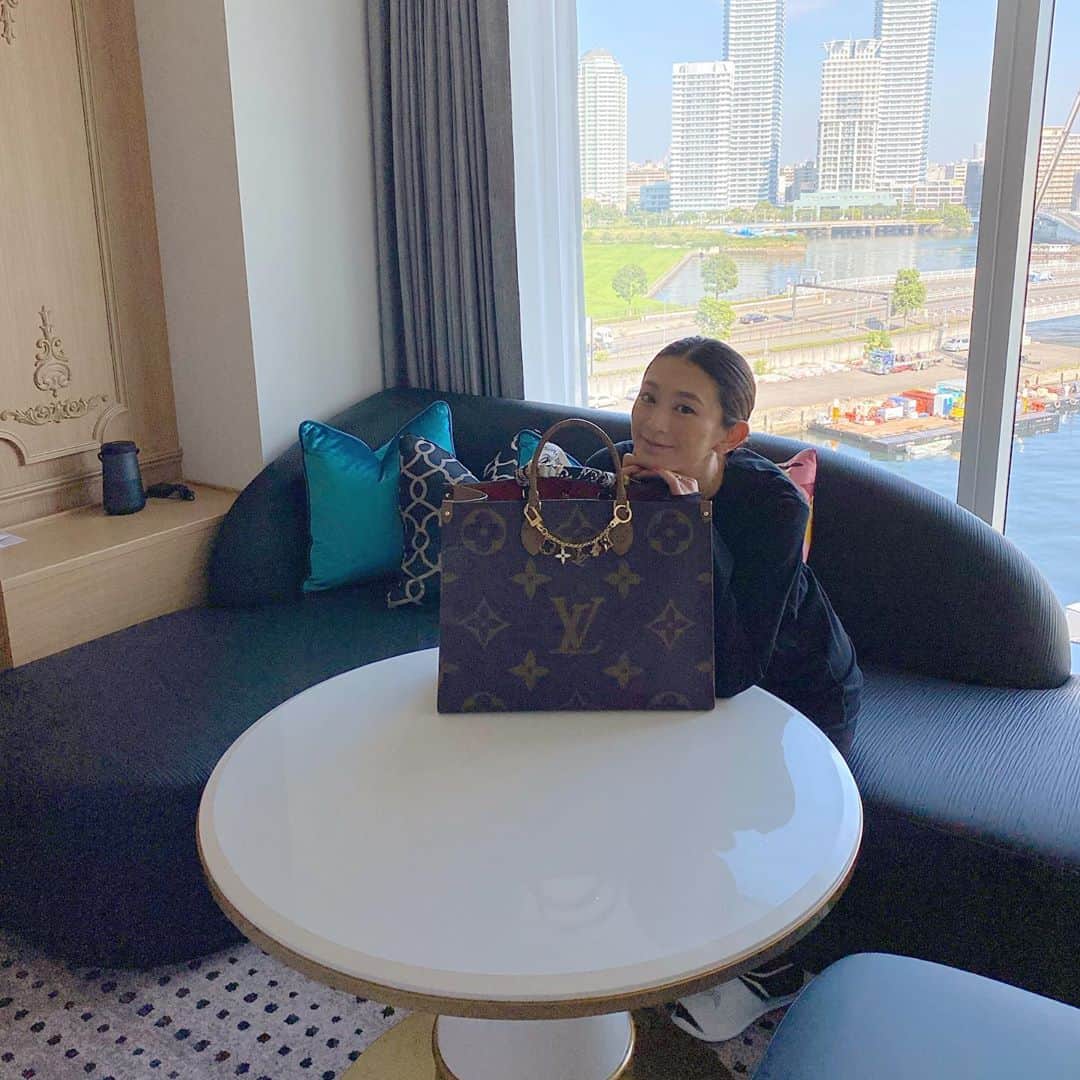 DJ JUICYさんのインスタグラム写真 - (DJ JUICYInstagram)「先日、オープンした横浜ベイコートに行ってきました😊✨  久しぶりの横浜⤴️🤗  中華街で中華も食べたかったけど、、、  せっかくなので、ベイコートの中の日本料理濱で秋の食を堪能しました😋🍂🌾  久しぶりに外食出来て嬉しかったです😊✨  約10か月ぶりに、お酒を少しだけ飲みました🍶😆　10か月ぶりのお酒なんて、、、人生初😂😂😂😂😂笑  お腹いっぱいで、お腹をスリスリさすってたら、定員さんに赤ちゃんいらっしゃるんですか？って言われました😆笑💦  #横浜 #横浜ベイコート #お台場ベイコート の方が広くて良い #和食#松茸の土瓶蒸し#食欲の秋」10月13日 12時11分 - dj_juicy0912