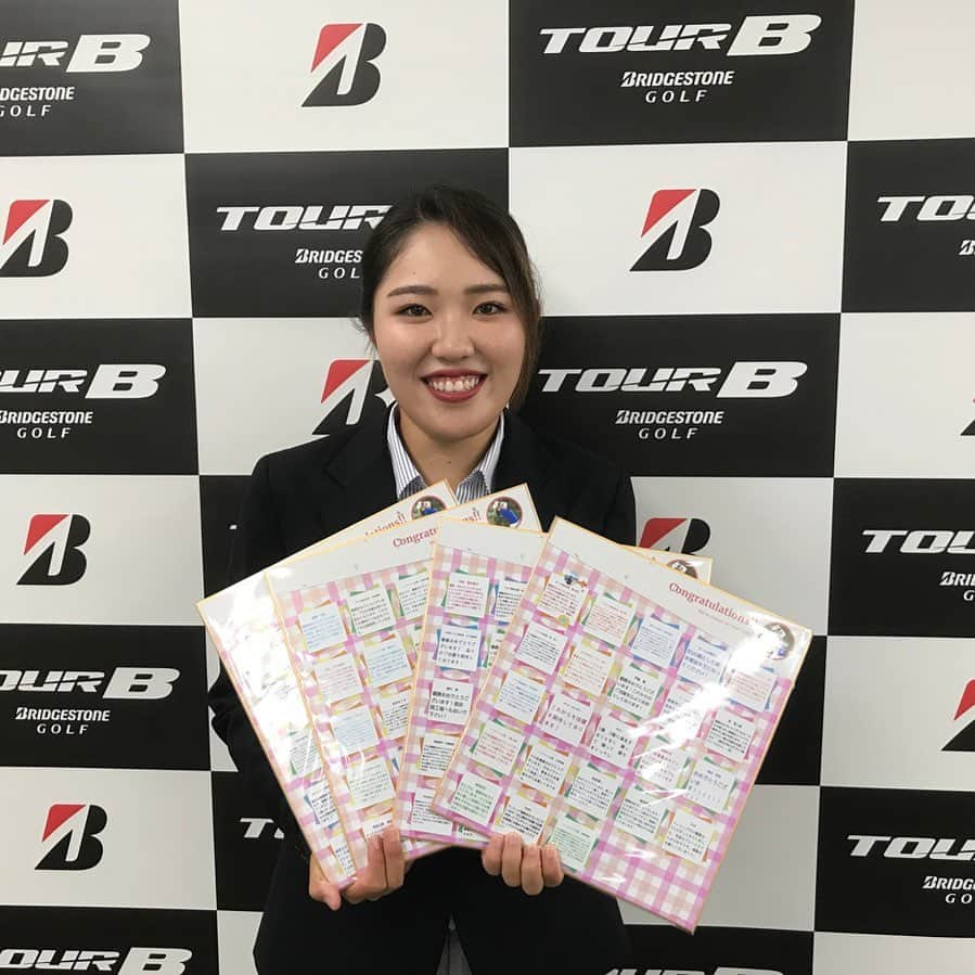 古江彩佳さんのインスタグラム写真 - (古江彩佳Instagram)「中学生の頃からサポートして頂いているBRIDGESTONE GOLFさんに挨拶に行ってきました。  皆さんから暖かい寄せ書きも頂きとても嬉しいです😊 ありがとうございました❣️  #bridgestonegolf  #teambridgestone  #tourb」10月13日 12時11分 - ayaka_furue27