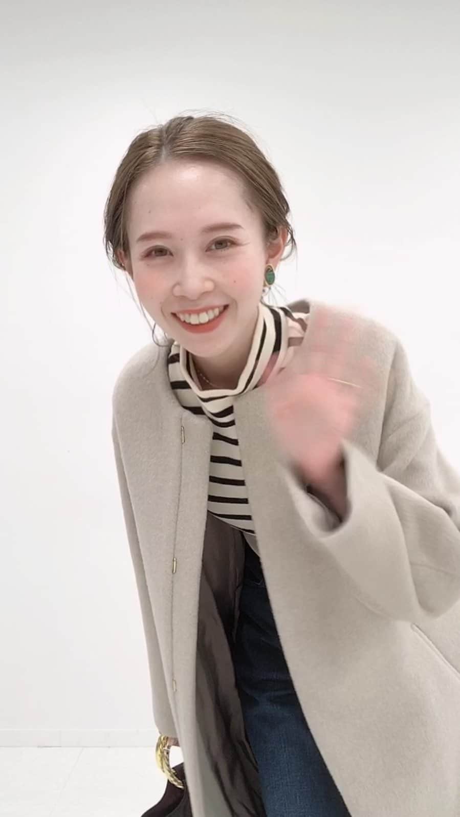 はれこのインスタグラム：「IENAのラムウールノーカラーロングコートの着回し🐑♡ 白っぽいアウターが手持ちのお洋服に1番合うので、 やっぱり欲しいな🥰 わたしだったらこんな感じで着たい🍬 (全部IENAのお洋服です🍰♡) . #iena #イエナ #baycrews #ベイクルーズ #冬コーデ #冬服コーデ #着回しコーデ」