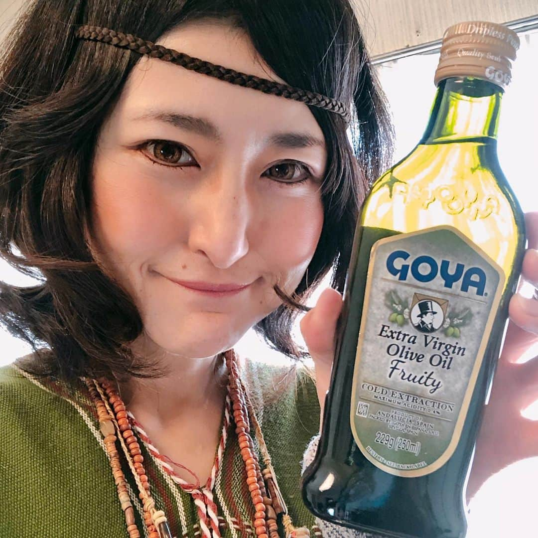 アンジェラ佐藤さんのインスタグラム写真 - (アンジェラ佐藤Instagram)「美味しいエキストラバージンオリーブオイルを隠し味に、おいなりさん60個作りました❗  なんでも世界中のオリーブオイルコンテスト受賞しているメーカーなのだとか！ 普通に作るおいなりさんより、コクが深い〜(*´艸`) 流石オリーブオイルの本場スペインの味と香り。 食べてみたら、全然違いますなあ〜🍀  #GOYA #オリーブオイルのある暮らし #エキストラバージンオリーブオイル #PR #GOYAは世界中のオリーブオイルコンテストで受賞しているんですって #本場スペインの味と香り #オリーブオイルって和食で使っても相性グンバツ #もちろん一人占め #美味しくて #60個じゃ足りない‪w #ヒンナヒンナ」10月13日 12時17分 - angela_satou