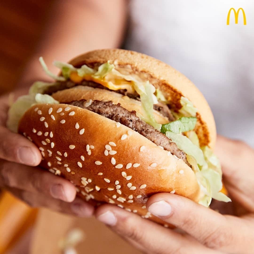 McDonald's Philippinesのインスタグラム：「When cravings attack, download the McDonald's App and have a Big Mac for P75! 🍔  New users get a BIG welcome deal when you download now!  Promo runs from October 15 to November 15, 2020 Terms and conditions apply. Per DTI Fair Trade Permit No. FTEB-106625 Series of 2020」