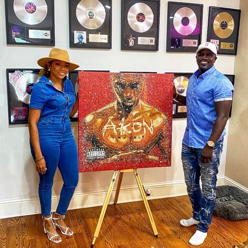エイコンのインスタグラム：「Really want to thank @andreas.heart for this beautiful piece of my first album cover. She’s amazing and super talented. 🙏🏿」