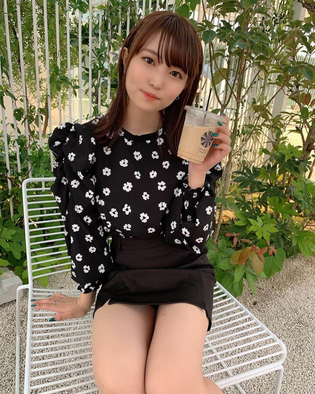 坂東遥さんのインスタグラム写真 - (坂東遥Instagram)「◯ ・  最近カフェラテを シロップ無しで飲めるようになった☺️☕️  #ootd #秋コーデ #お台場カフェ」10月13日 12時34分 - b.haruka1103