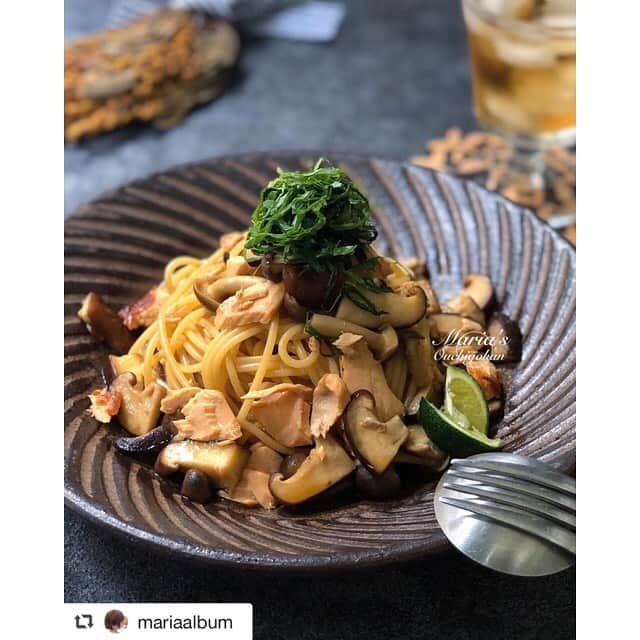 #macaronimate(マカロニメイト)プロジェクトさんのインスタグラム写真 - (#macaronimate(マカロニメイト)プロジェクトInstagram)「【マカロニメイトTOPICS✍️】 秋の旬食材はたくさんありますが、お財布にやさしいのはやっぱり #きのこ ですよね🍄🍴 . 今回は、そんな旬食材“きのこ”を使ったパスタをご紹介します👩‍🍳 . ▶️ @watatomo_zinefood さん：カボスと舞茸の和パスタ ▶️ @hrns36 さん：自家製ドライトマトと本しめじのペペロンチーノ ▶️ @ayamarucooking さん：きのこクリームパスタ ▶️ @mariaalbum さん：秋鮭ときのこの秋パスタ ▶️ @_ri_gohan さん：たらこときのこの和風パスタ . クリーム、トマト、和風などさまざまなパスタとの相性がいいきのこ✨どれも本当においしそうです…🤤🍝 . ------------------------------------------------- マカロニメイト公式アカウントです。 #マカロニメイト を付けて写真を投稿すると、 macaroni記事やこのアカウントでご紹介させていただく場合がございます✨ おいしい写真をどんどん投稿し、編集部と共にmacaroniを盛り上げてください🍳 ------------------------------------------------- ◆macaroni編集部の記事や動画制作に力を貸してくれる「マカロニメイト」を大募集中◆ 詳しくはプロフィールのURLをチェックしてね！ ------------------------------------------------- . #パスタランチ#ペペロンチーノ#お昼ごはん#今日のランチ#今日のごはん#ご飯記録#料理記録#料理日記#ごはん日記#料理好き#今日の食卓#簡単ごはん#簡単ランチ#丁寧な暮らし#日々の暮らし#豊かな暮らし#料理部#料理好きな人と繋がりたい#暮らしの記録#献立記録#手料理日記#簡単ごはん#時短ごはん#手作りごはん」10月13日 12時36分 - macaronimate