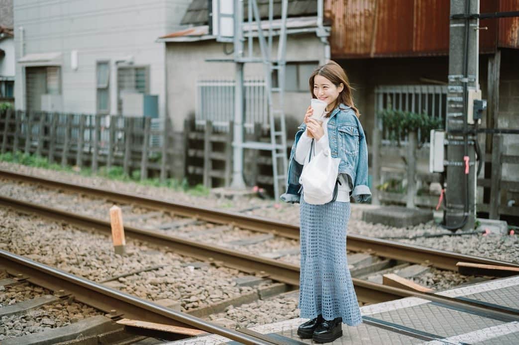 猪鼻ちひろのインスタグラム：「🥟🥤🚶‍♀️🥧☕️ たくさん歩いて、 たくさん食べて飲む あ〜〜〜幸せ☺️ #東京散歩 #肉まん #運び屋 #胃の中が幸せ  #ちひろのお洋服」