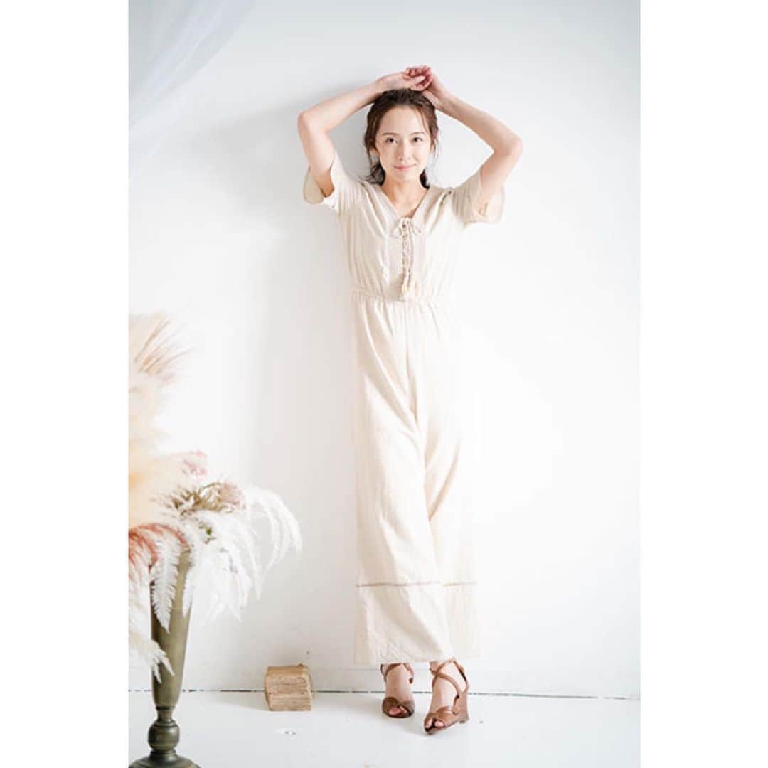 若林翔子のインスタグラム：「.﻿ .﻿ 全身バージョンはこれ♡﻿ ﻿ ﻿ 気持ち新たにまた頑張ります😚﻿ ﻿ ﻿ ﻿ #プロフィール　#宣材写真　#写真﻿ #宮城　#仙台 #東京　#タレント　#モデル　#若林翔子　#オールインワン　#ヘアアレンジ　#あいちゃん﻿ #instagood #talent #model #photograph #hair﻿ ﻿」