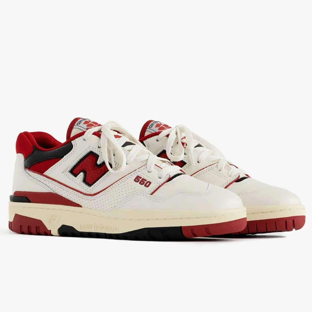 Sneaker Newsさんのインスタグラム写真 - (Sneaker NewsInstagram)「The recently re-introduced New Balance 550 by @aimeleondore will drop again in the red colorway at select shops globally. For details on this second chance opportunity, hit the link in our bio.」10月13日 13時01分 - sneakernews