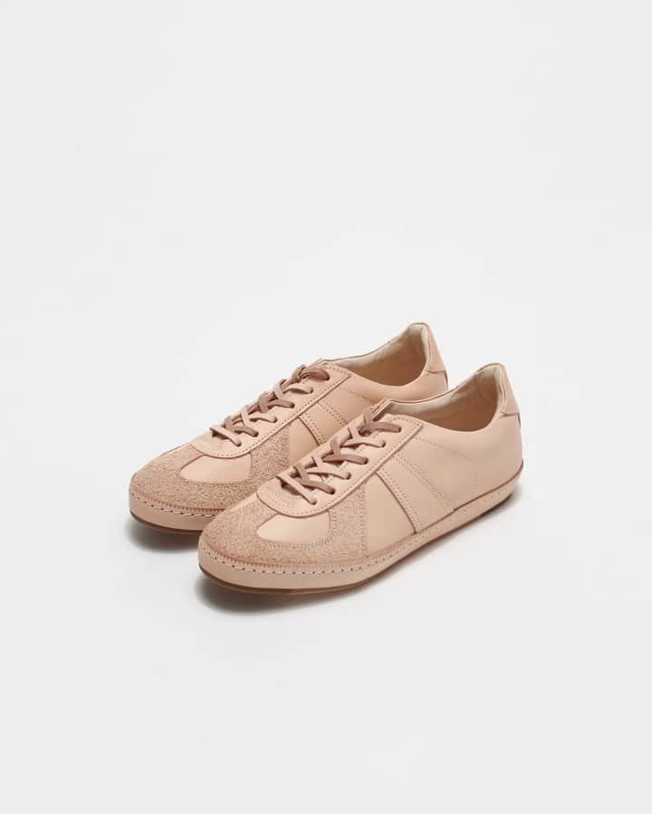 A+Sのインスタグラム：「in store now  ■Hender Scheme MANUAL INDUSTRIAL PRODUCTS - 05 COLOR : NATURAL SIZE : 4 (25.5㎝ - 26.0㎝) , 5 (26.5㎝ - 27.0㎝), 6 (27.5㎝ - 28.0㎝) PRICE : ¥44,000 (+TAX)  ”Hender Scheme”の"MANUAL INDUSTRIAL PRODUCTS"です。ドイツ軍で使用されていたトレーニングシューズを全てレザーを用い手作業で再構築しています。アッパーはカウレザーとゴートレザーで切り替え色味のトーンやテクスチャーの違いによって立体的に仕上げています。年数を重ねるごとに風合いや色味に変化が生まれ、世界でただ一つのオリジナリティーを表現してくれます。   It is "MANUAL INDUSTRIAL PRODUCTS" of "Hender Scheme". A training shoes used by the German army are manually reconstructed using leather.  The upper is made of cow leather and goat leather, and is three-dimensionally finished by the difference in color tone and texture.  As the years go by, the texture and color change, expressing the only originality in the world.  It is "MANUAL INDUSTRIAL PRODUCTS" of "Hender Scheme". All training shoes used by the German army are manually reconstructed using leather. The upper is made of cow leather and goat leather, and is three-dimensionally finished by the difference in color tone  and texture. As the years go by, the texture and color change, expressing the only originality in the world.  #a_and_s﻿ #HenderScheme﻿ #MANUALINDUSTRIALPRODUCT」