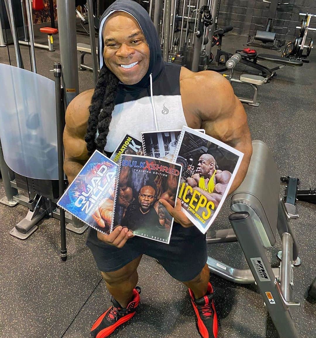 カイ・グリーンのインスタグラム：「💪🏾GET 5 FREE PROGRAMS 🔥New Workouts & Learn How To Properly Train Every Body Part To Pack On More Muscle To Your Frame!! .. 🚨Grab 5 FREE Programs At - Trainwithkai.com .. 💪🏾GET 100’S OF DIFFERENT WORKOUTS ❌NEVER BEFORE SEEN EXERCISES 📚OVER 300 WRITTEN PAGES 🥡MEAL PLAN GUIDANCE 📱HOW TO CALCULATE YOUR MACROS」