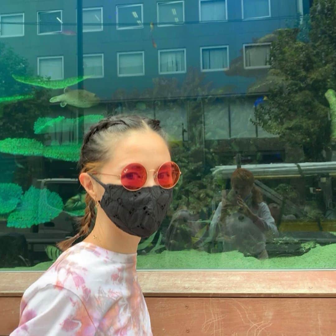 のインスタグラム：「20年以上の親友。私達、人生ボチボチゆるゆる楽しく生きてますが、先取りハロウィン🎃。 おばあちゃんになったら近所に住もうと話している🏠 今も割と近いが😎🚲」