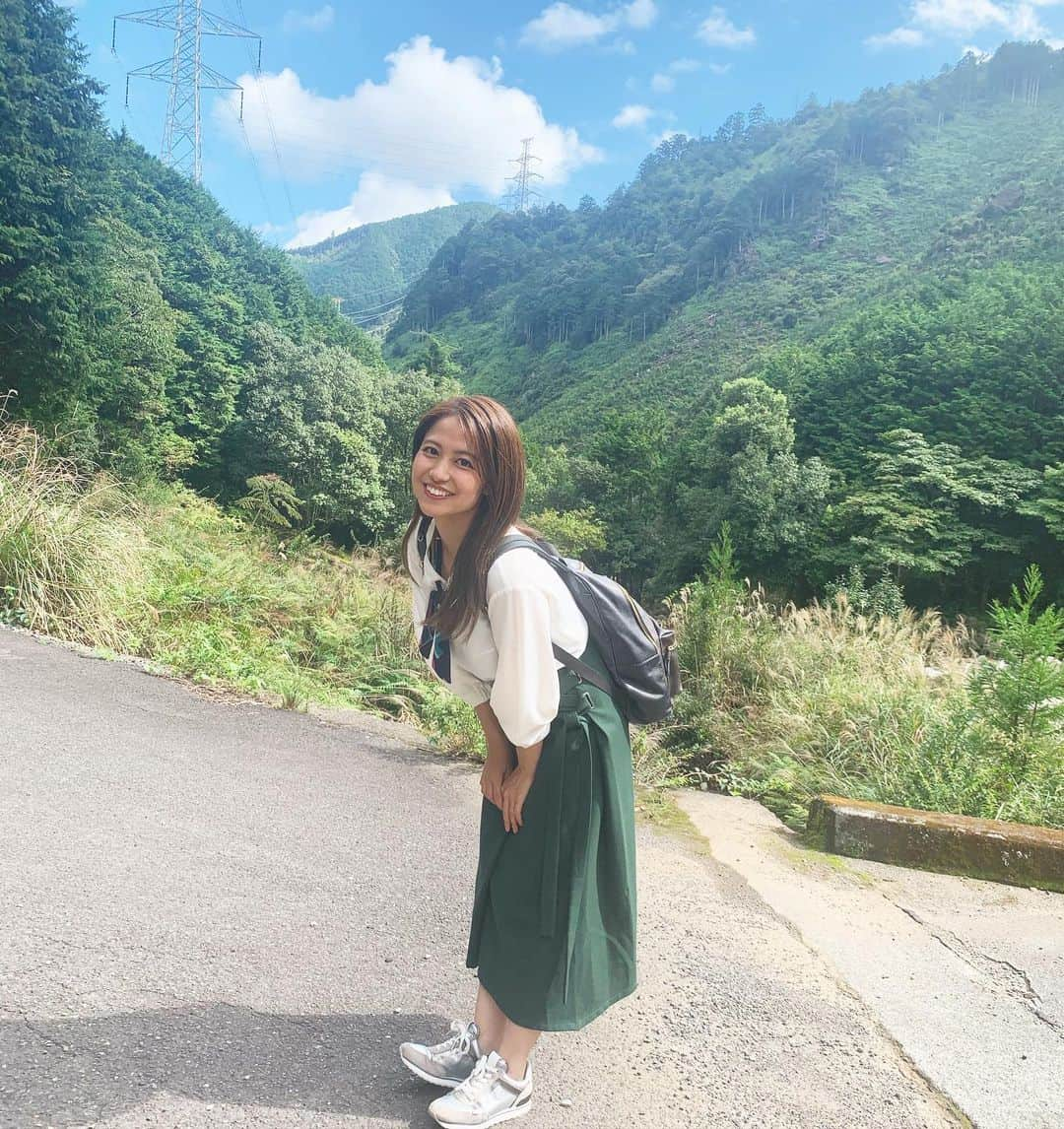 池山智瑛さんのインスタグラム写真 - (池山智瑛Instagram)「. 田舎散歩🌻 . #大自然　#自然　#山　#海 #田舎　#田舎暮らし #田舎の風景 #田舎生活 #田舎の景色 #和室　#まったり　#移住#移住生活 #移住女子 #地域おこし協力隊 #地域活性化 #尾鷲　#三重県　#尾鷲市 #japan #japan_of_insta #japanesegirl #japan_photo #photo #instalike #instagood #photooftheday #photoshoot #follow #me」10月13日 13時22分 - chu_chiaki