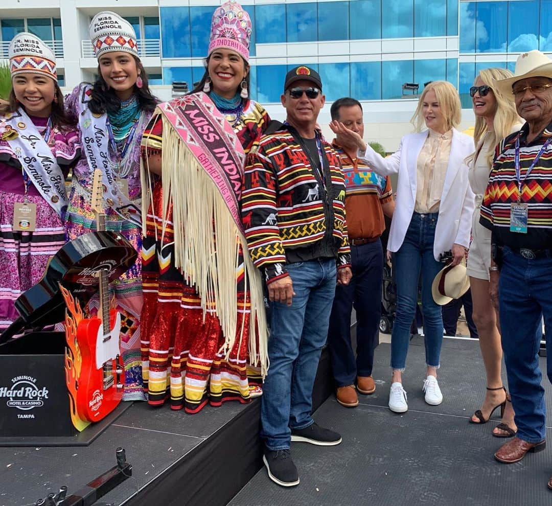 クリスティ・ブリンクリーさんのインスタグラム写真 - (クリスティ・ブリンクリーInstagram)「I love that we now have a #nationalindigenouspeoplesday to honor those who first called this land their home. They were our first “environmentalists too with the way they honor Mother Earth. We have a lot to learn from them. I picked up some business tips too from the Seminole tribe in Florida,where the iconic  @nicolekidman and I joined them earlier this year for the grand opening of one of their many hotels. From the Seminoles to my neighbors in the Shinnecock Nation and the Montaukett  here in the Hamptons at the tip of Long Island all across this land  I wish everyone a very special day  @hardrocktampa #shinnecocknation 🕊」10月13日 13時39分 - christiebrinkley